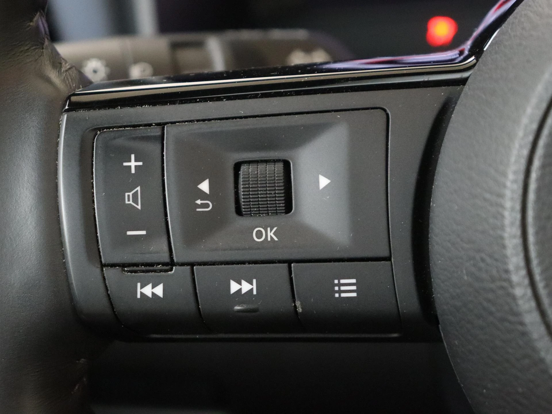 Nissan-QASHQAI-image-12