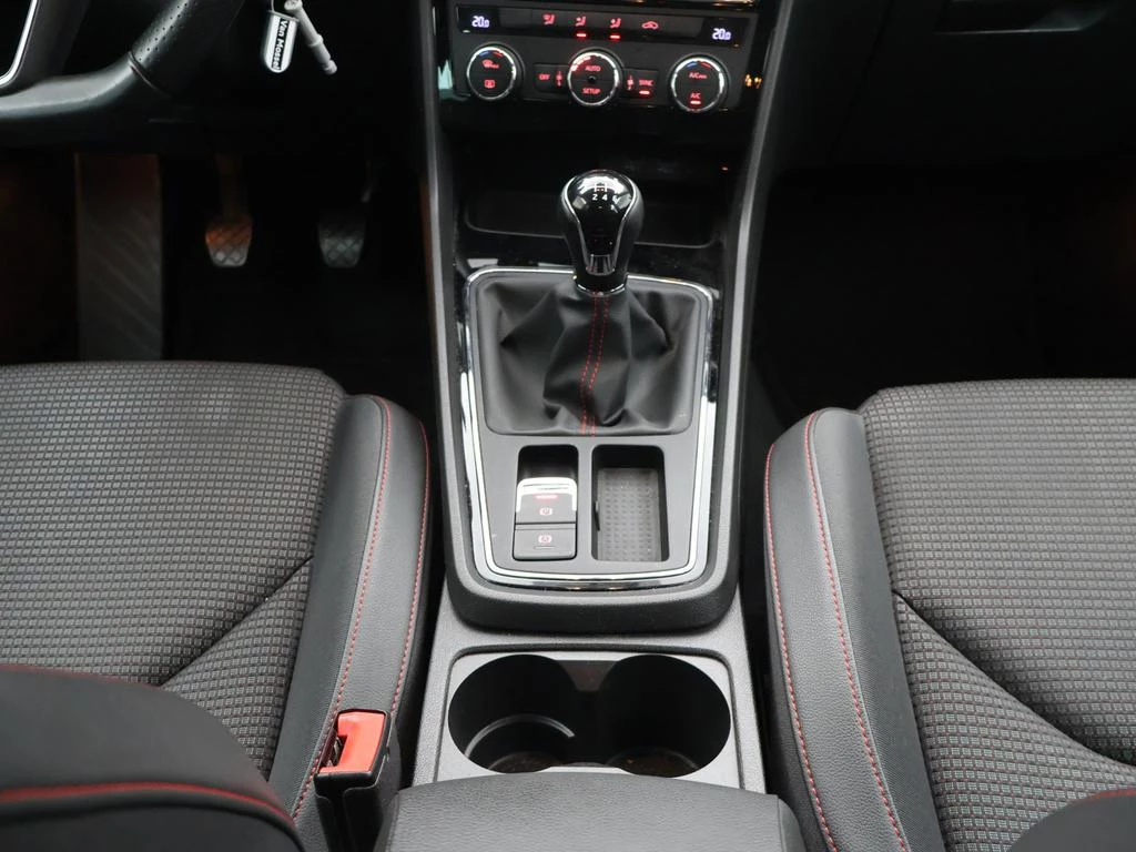 SEAT Leon ST Leon ST 1.4TSI FR 125PK *TREKHAAK*BLTH*APP-CONNECT*PDC ACHTER*NAVI*...*