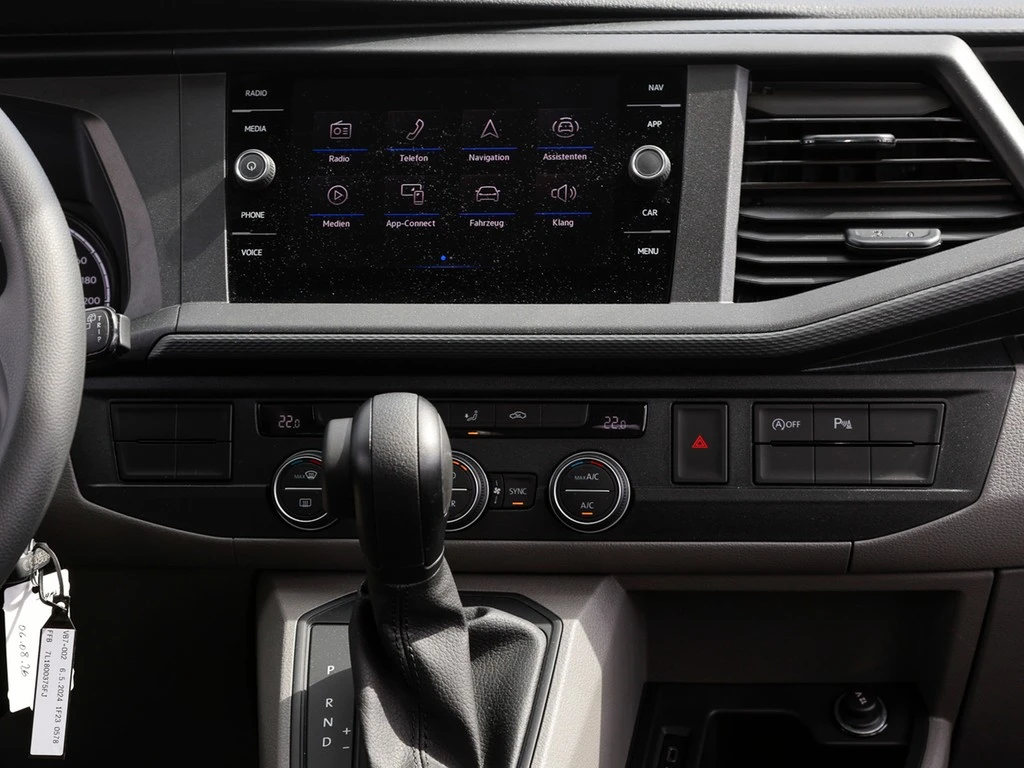 Volkswagen-Transporter-image-8