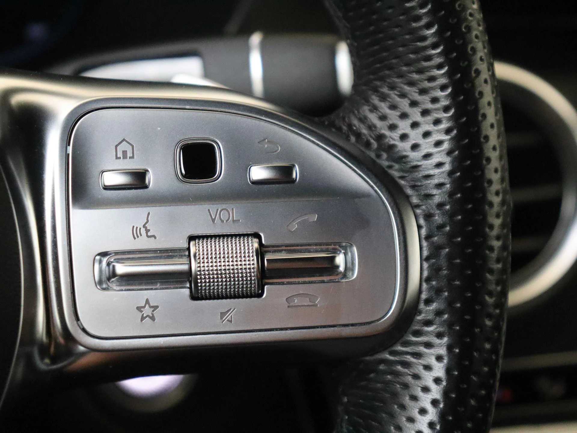 Mercedes-Benz-GLC-image-13