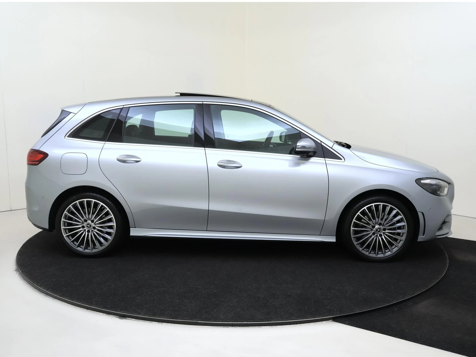 Mercedes-Benz-B-Klasse-image-8