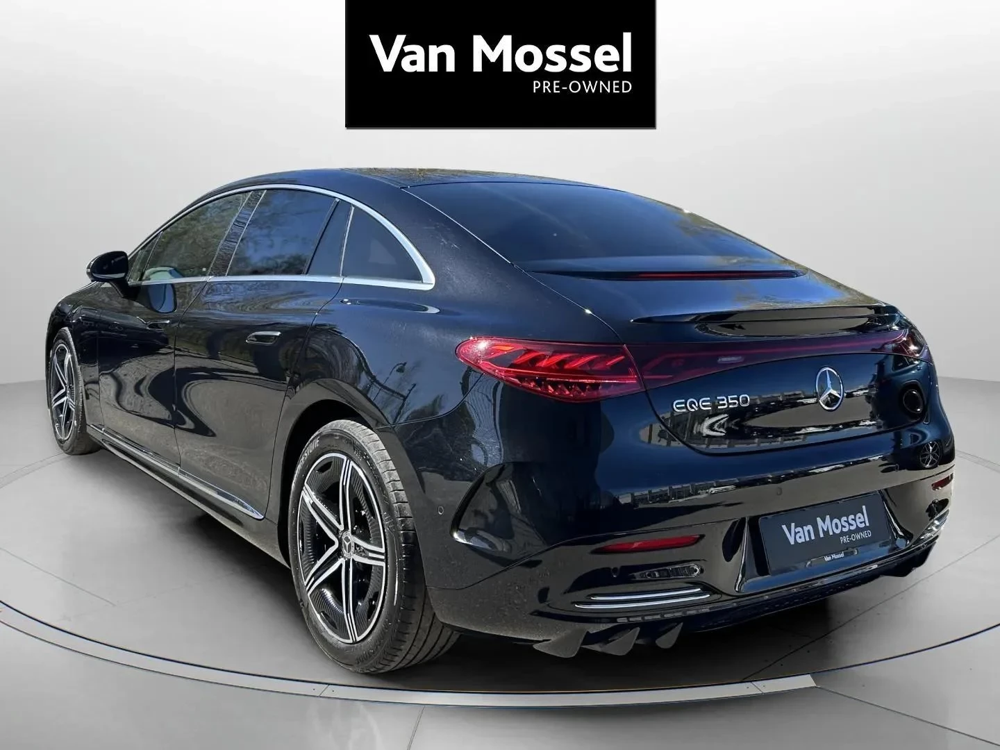 Mercedes-Benz-EQE-image-6