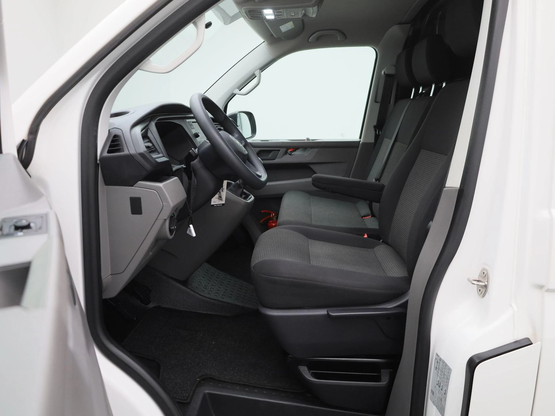 Volkswagen-Transporter-image-10