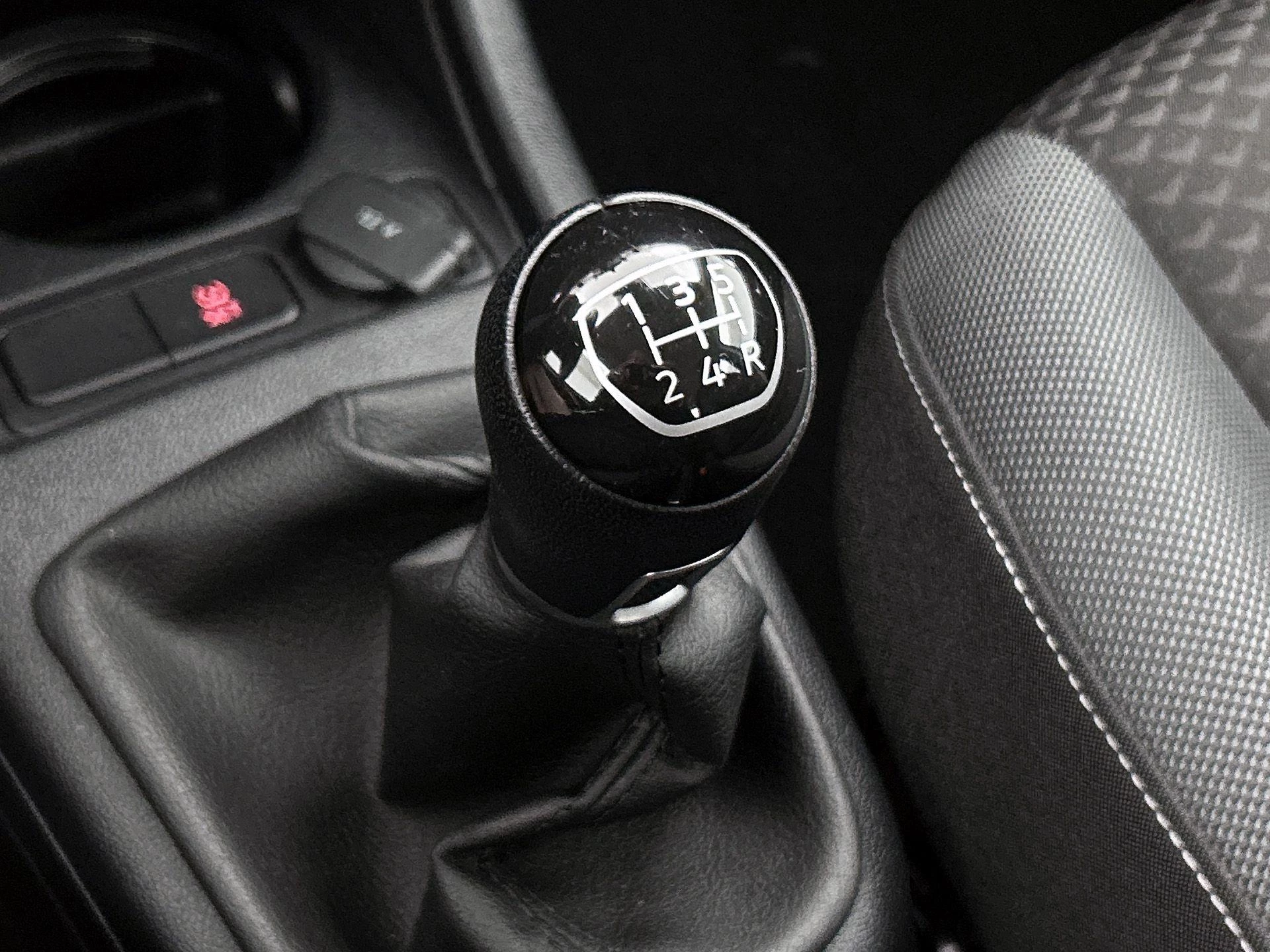 Volkswagen-up!-image-27