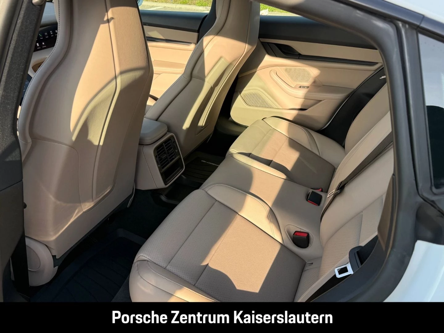 Porsche Taycan Surround-View Luftfederung Panoramadach -