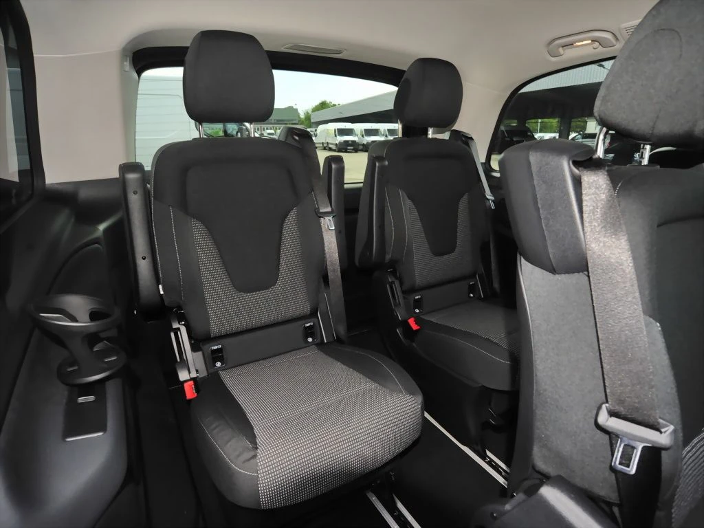 Mercedes-Benz-V-Klasse 220-image-12