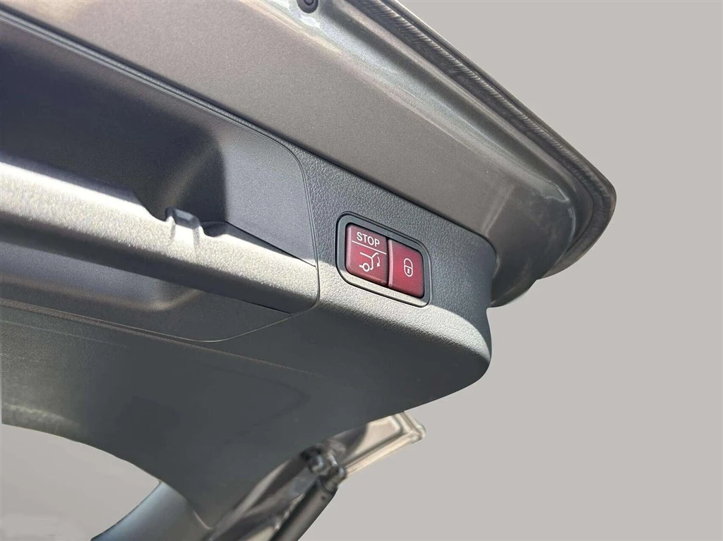 Mercedes-Benz-EQB-image-23