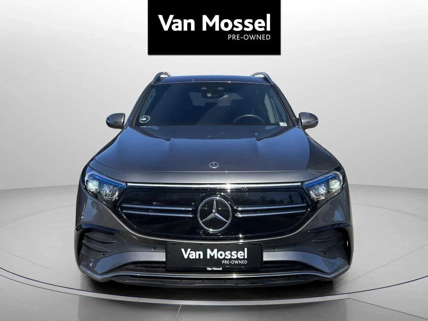 Mercedes-Benz-EQB-image-2