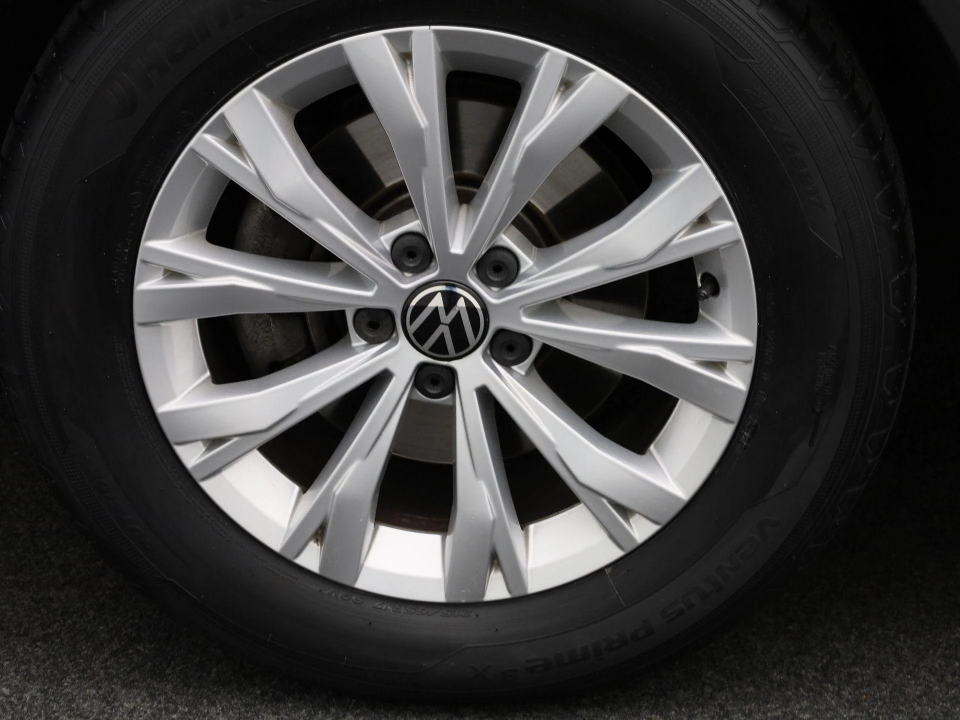Volkswagen-Tiguan-image-12