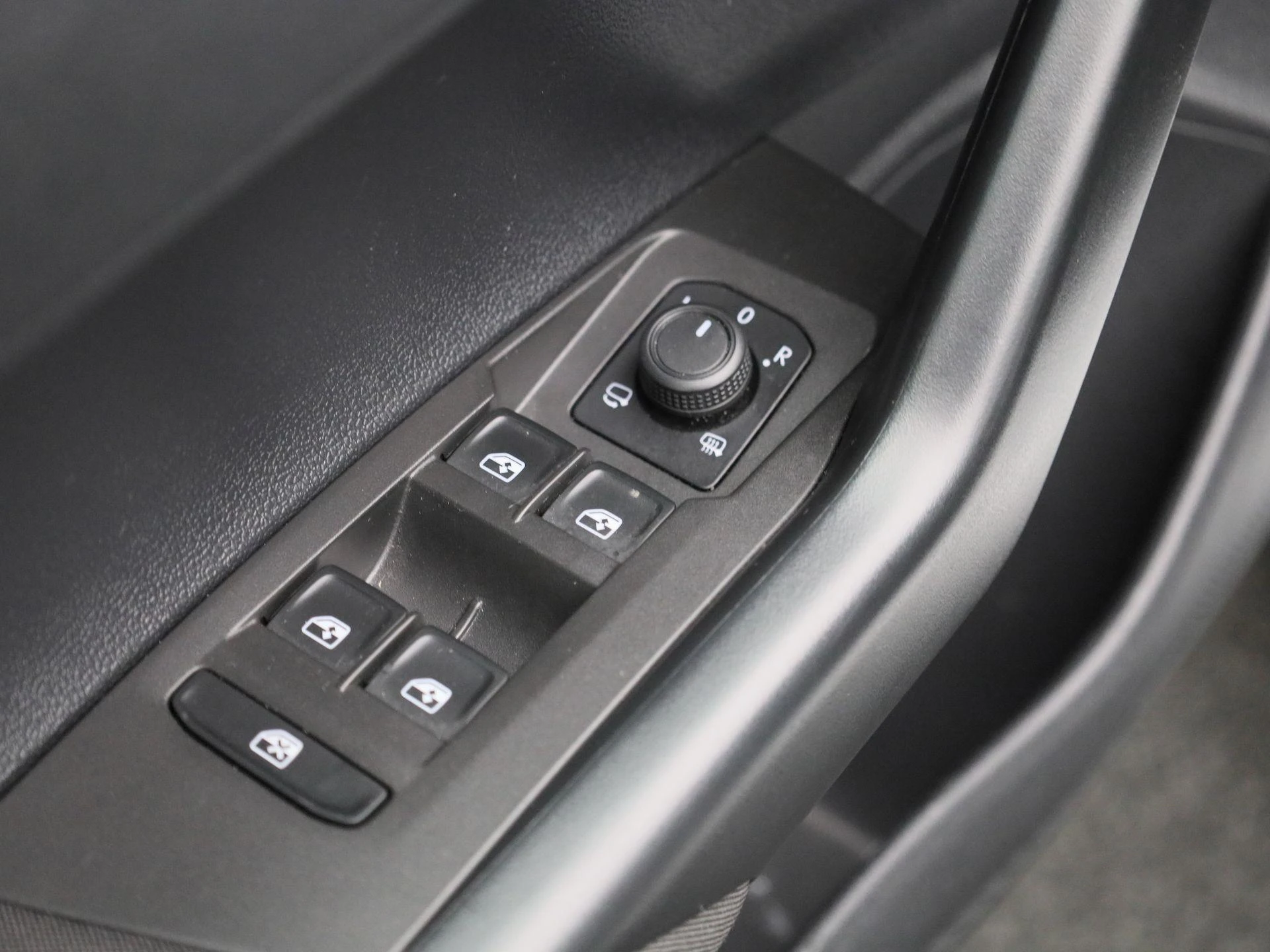Volkswagen-Polo-image-25