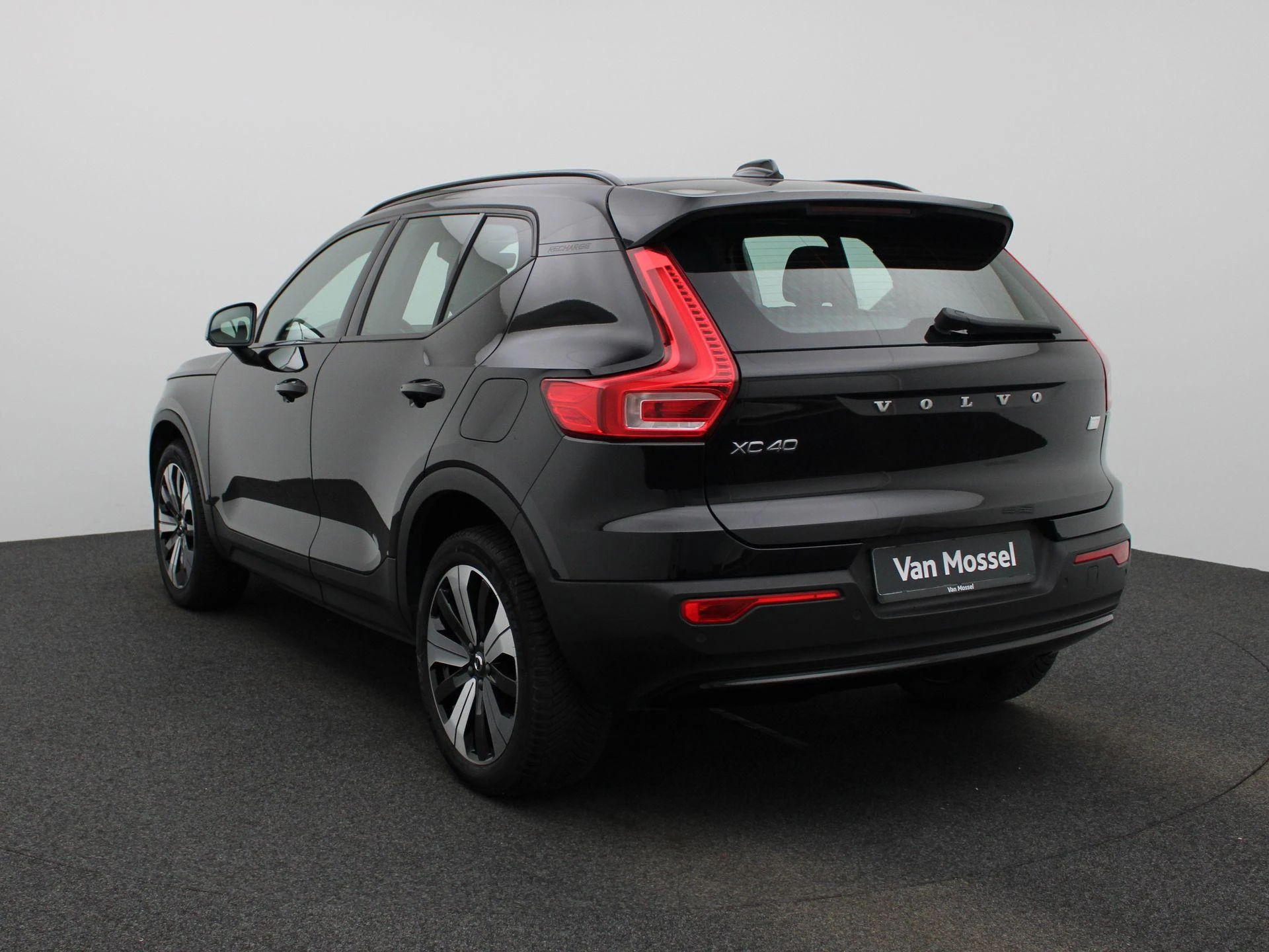 Volvo-XC40-image-1