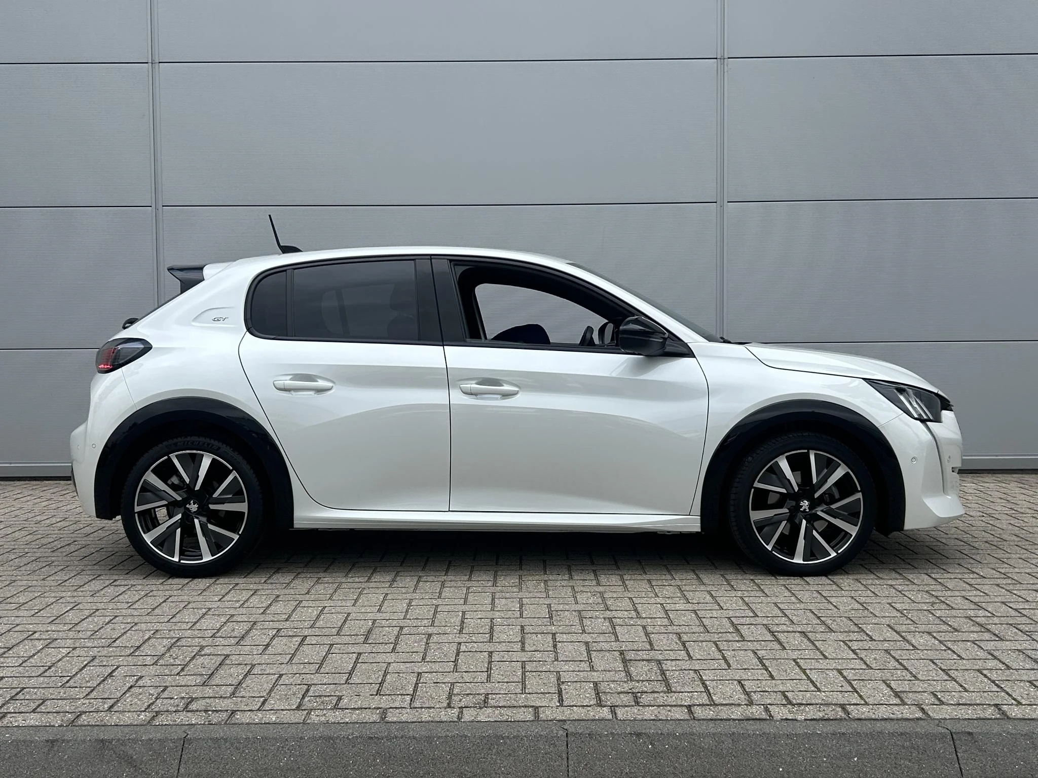 Peugeot-208-image-6