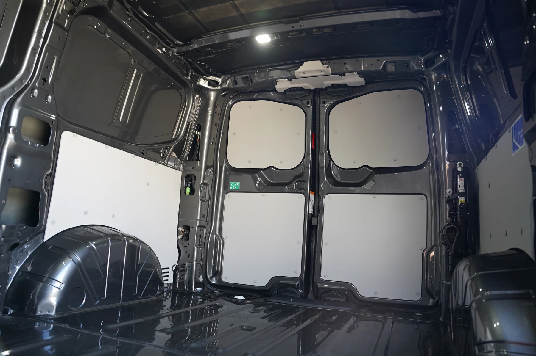 Volkswagen-Transporter-image-25