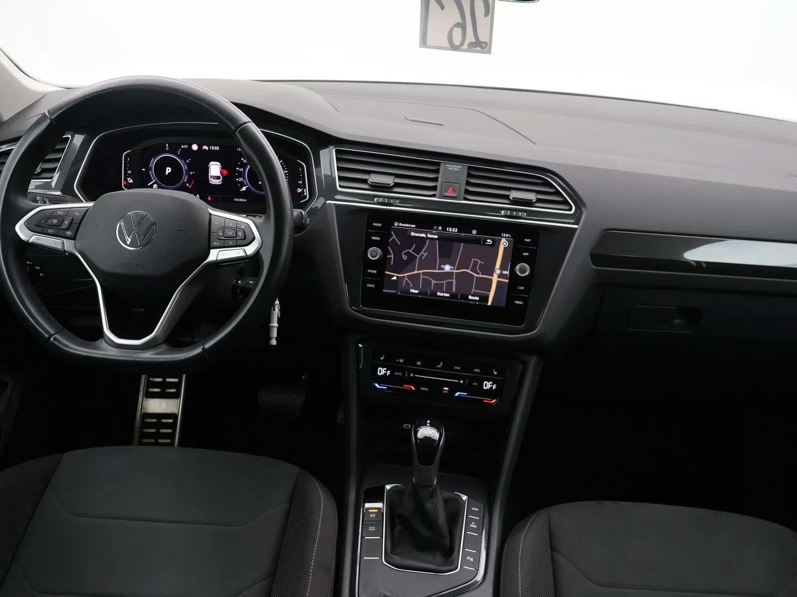 Volkswagen-Tiguan-image-10
