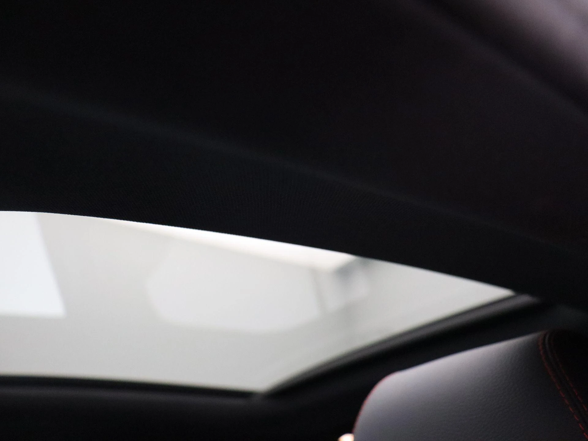 Mercedes-Benz A-Klasse 250 e Sedan AMG Line + PANO DAK + MULTIBEAM LED + CARPLAY +
