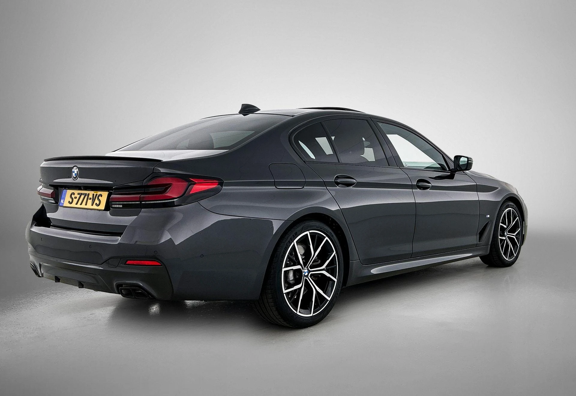 BMW-5 Serie-image-3