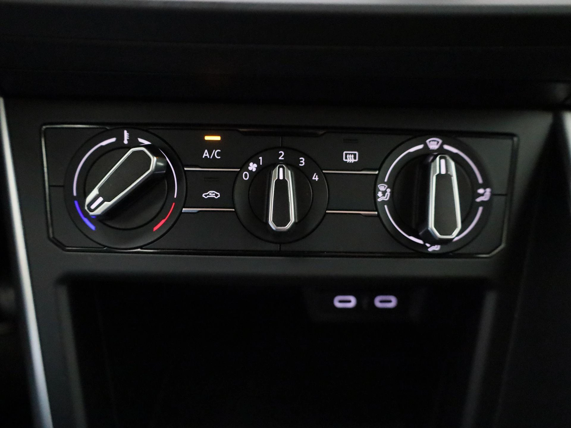 Volkswagen-Polo-image-18