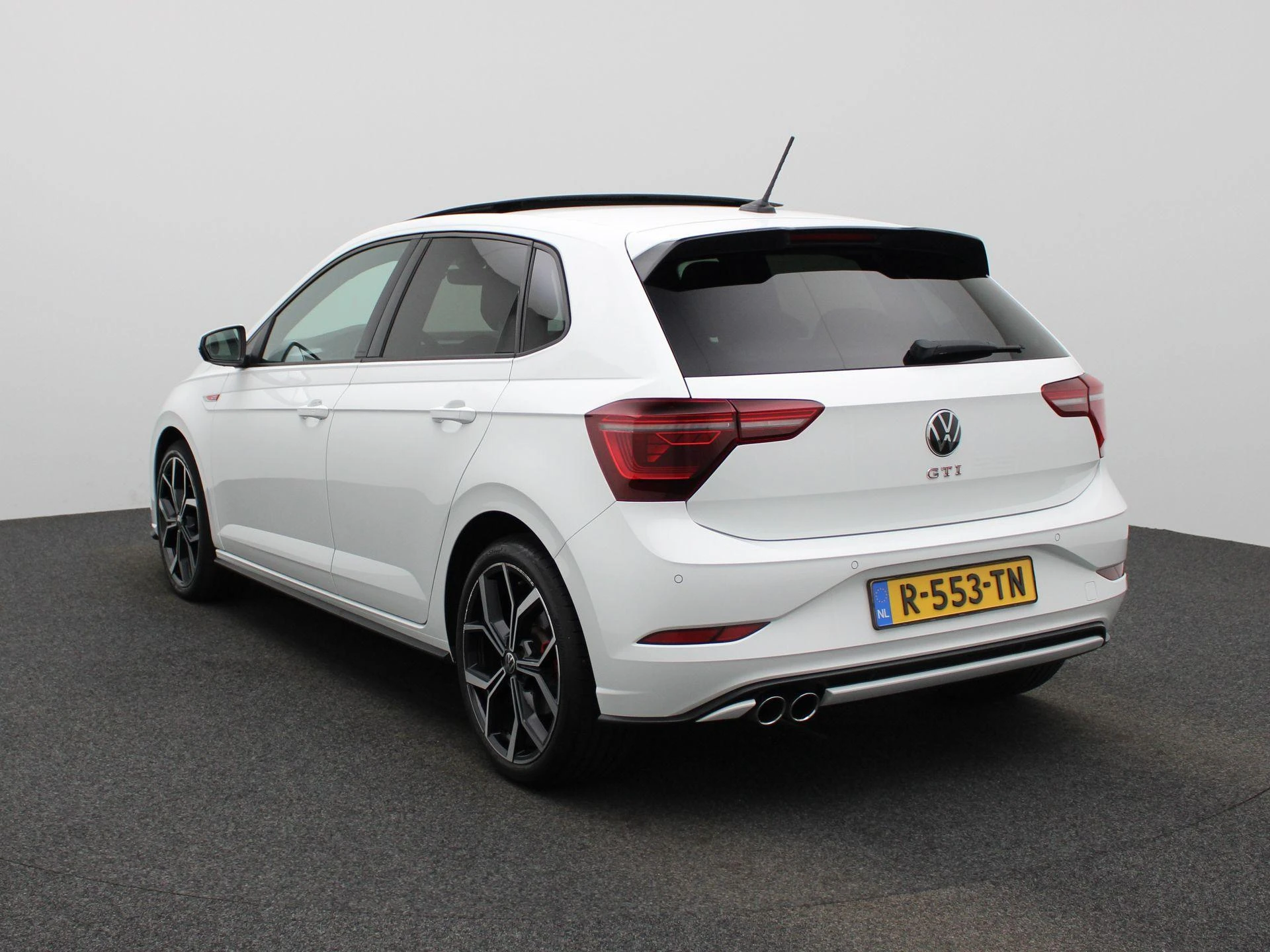 Volkswagen-Polo-image-1