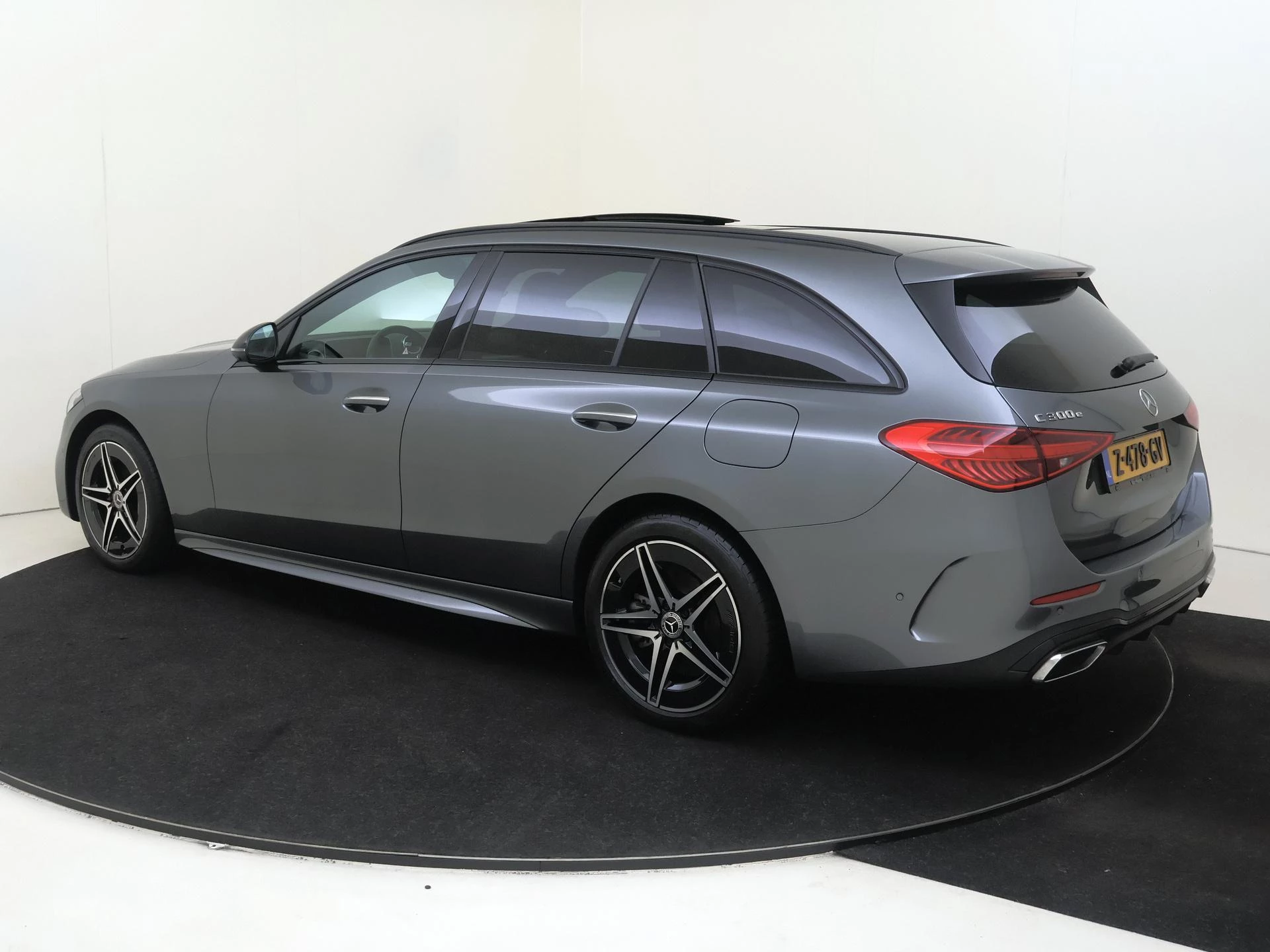 Mercedes-Benz-C-Klasse-image-2