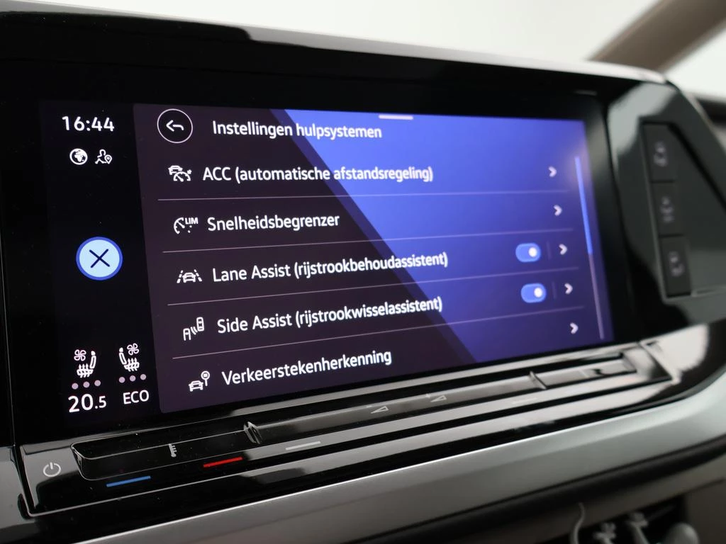 Volkswagen-Multivan-image-11