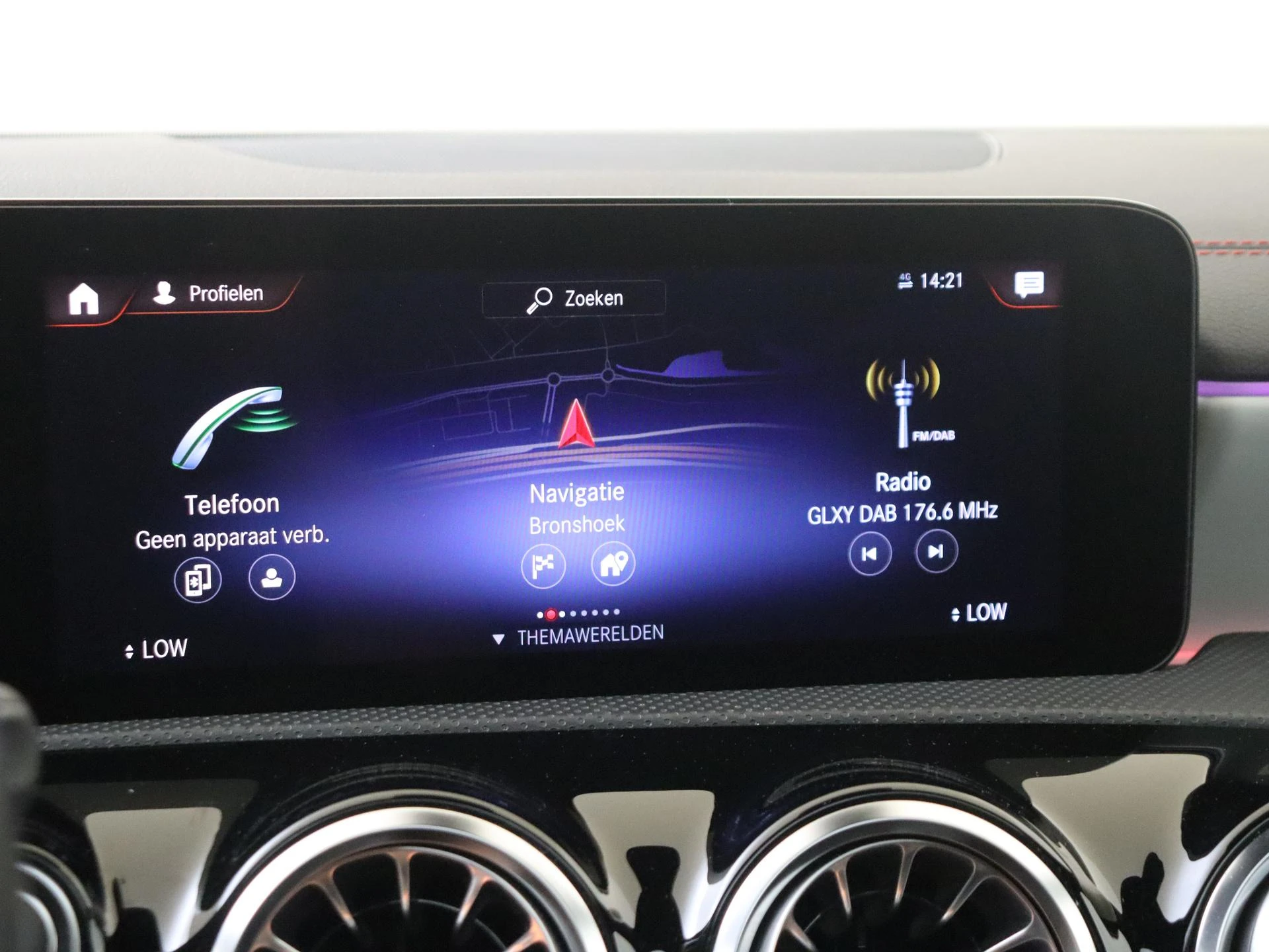 Mercedes-Benz-CLA-image-14