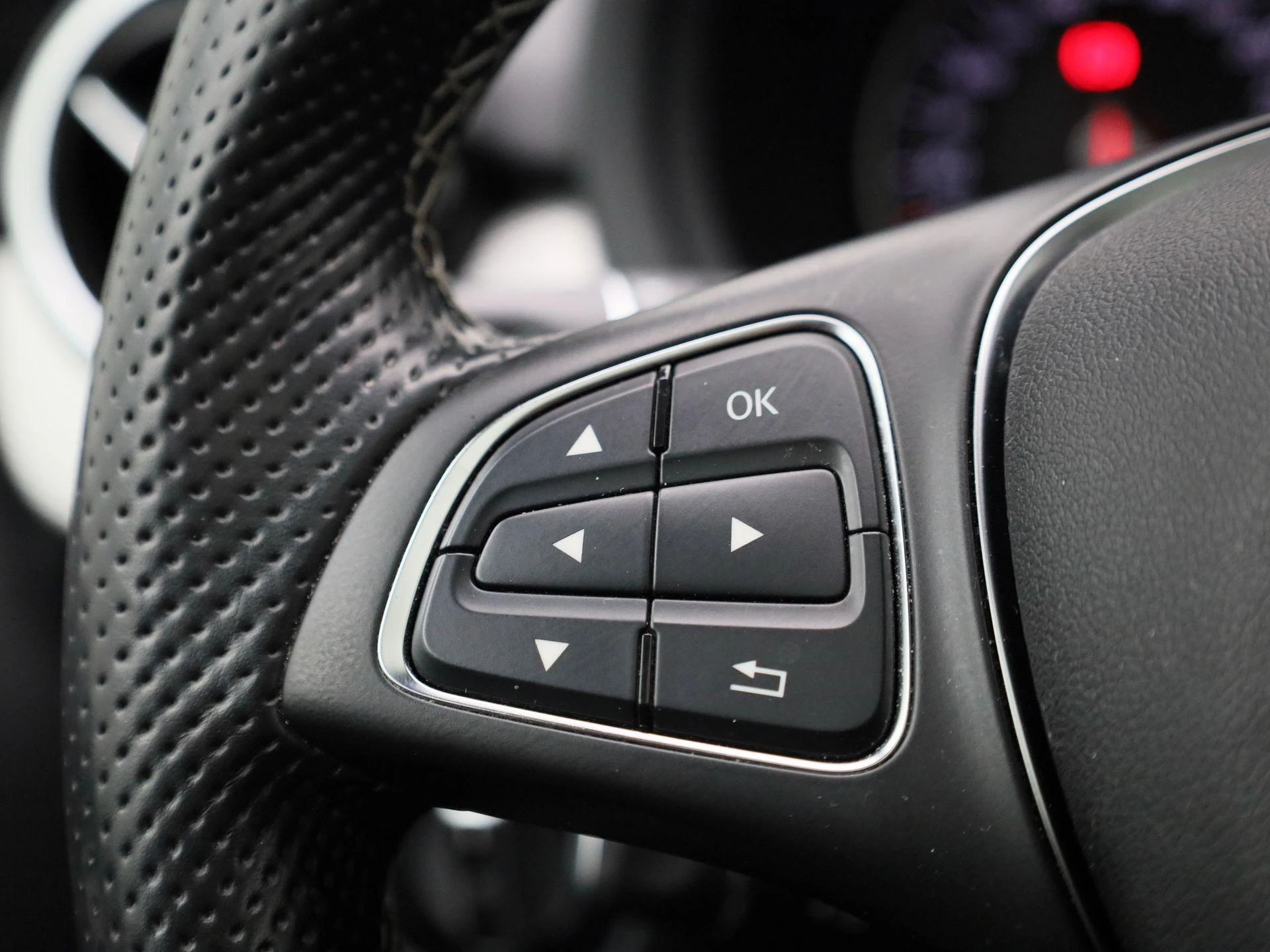 Mercedes-Benz-B-Klasse-image-18
