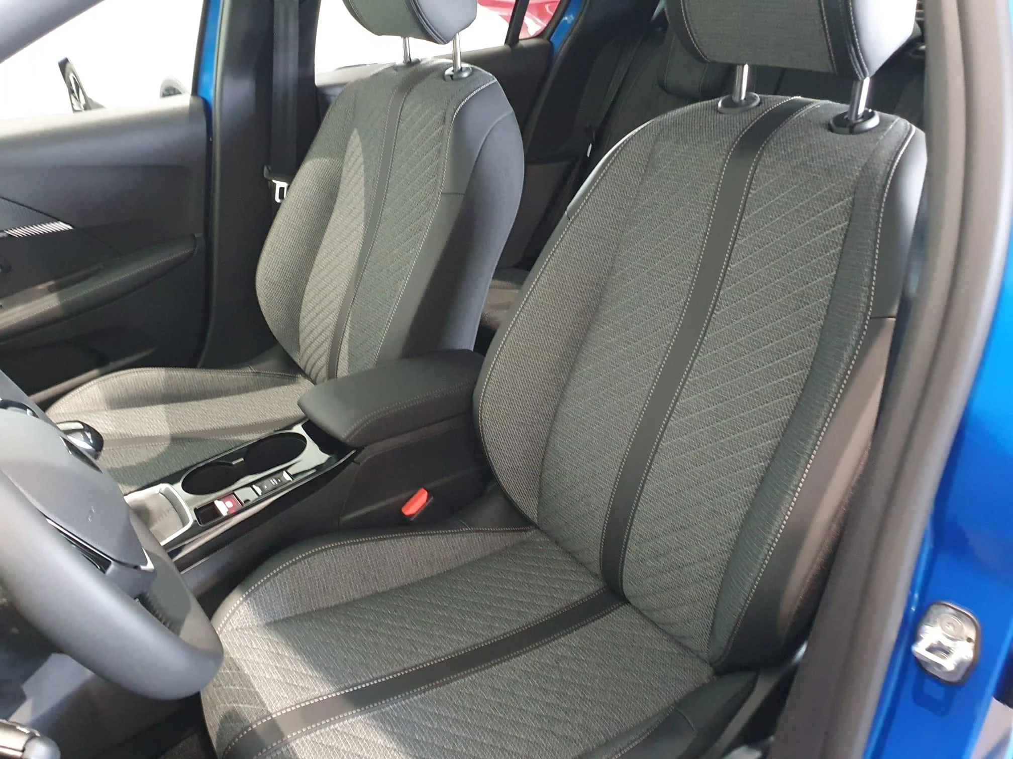 Peugeot-208-image-19