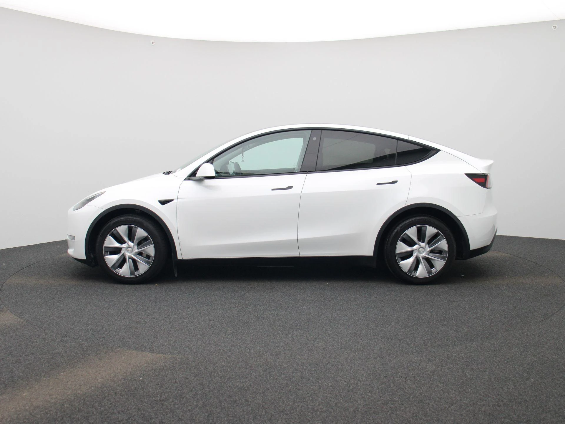 Tesla Model Y Long Range Dual Motor