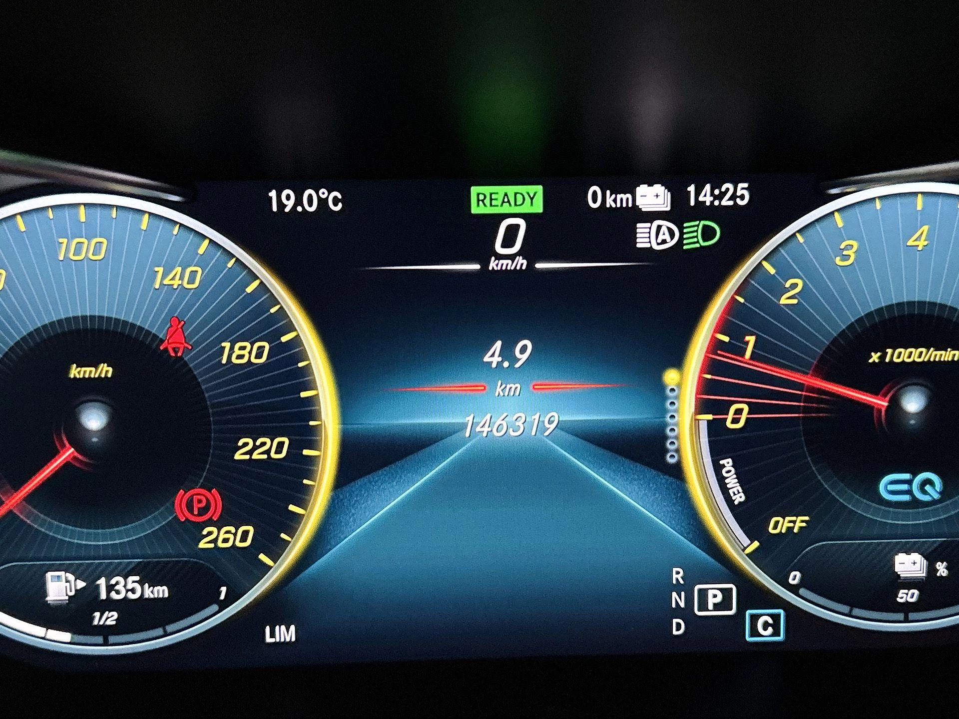 Mercedes-Benz-GLC-image-18