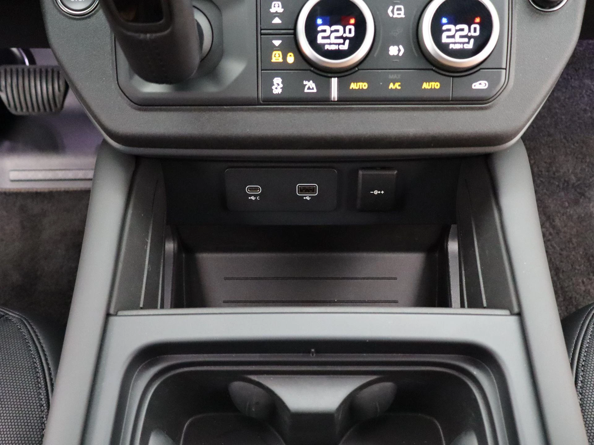 Land Rover-Defender-image-9