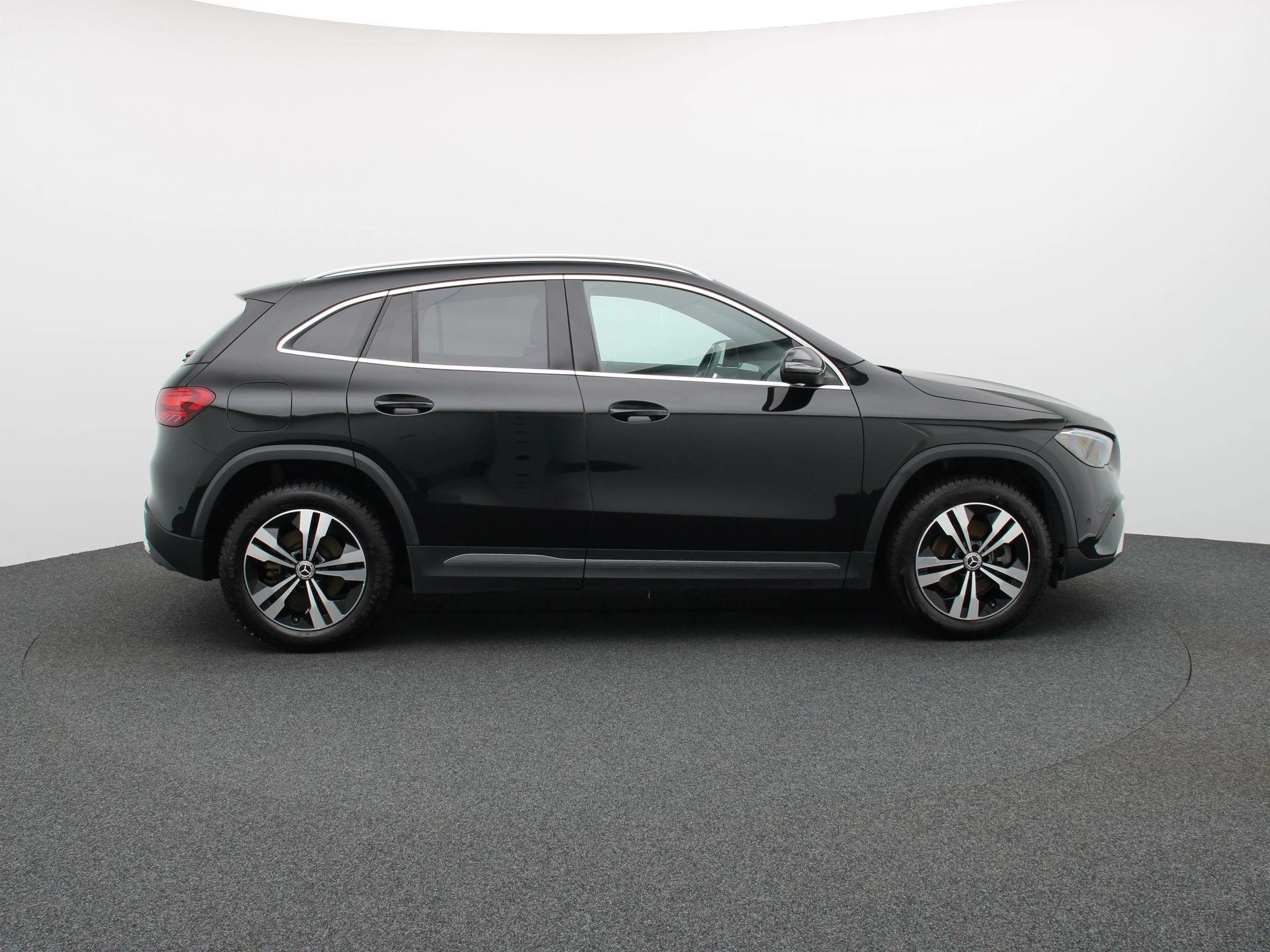 Mercedes-Benz GLA 250 e Business Line + TREKHAAK + CARPLAY + LED + CAMERA +