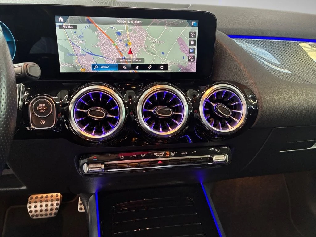 Mercedes-Benz-GLA 220 d-image-7