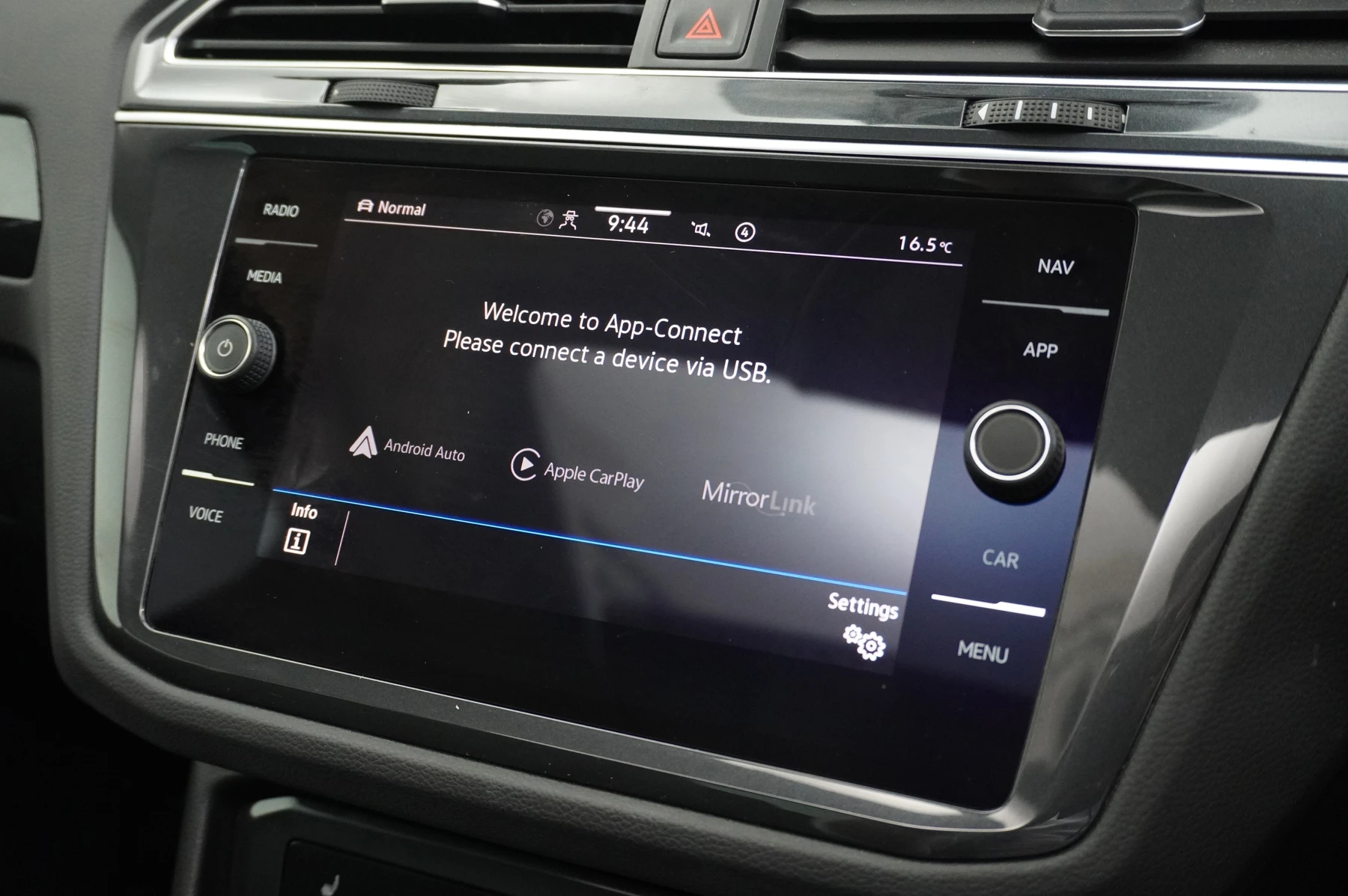 Volkswagen-Tiguan-image-40