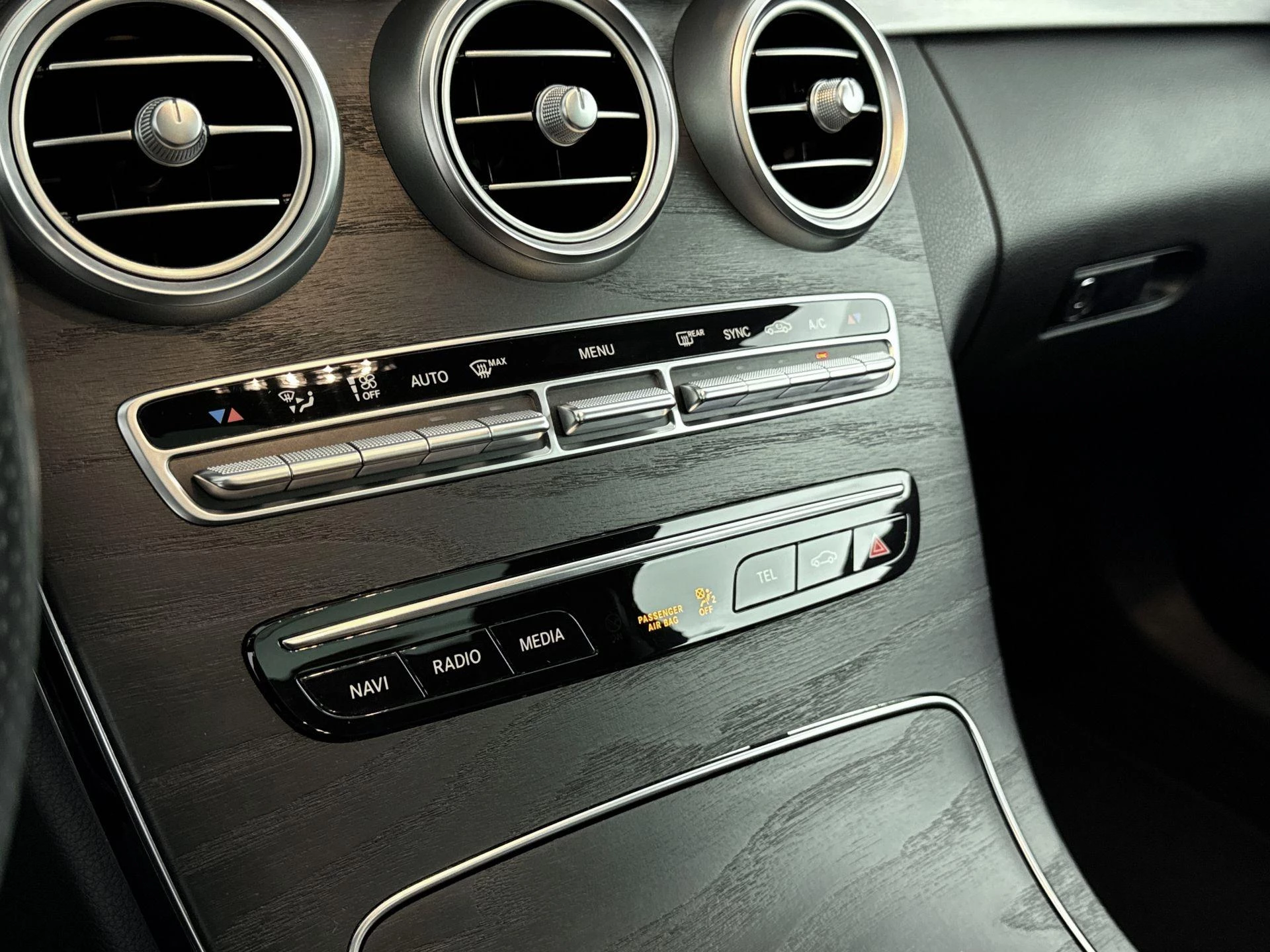 Mercedes-Benz-C-Klasse-image-8