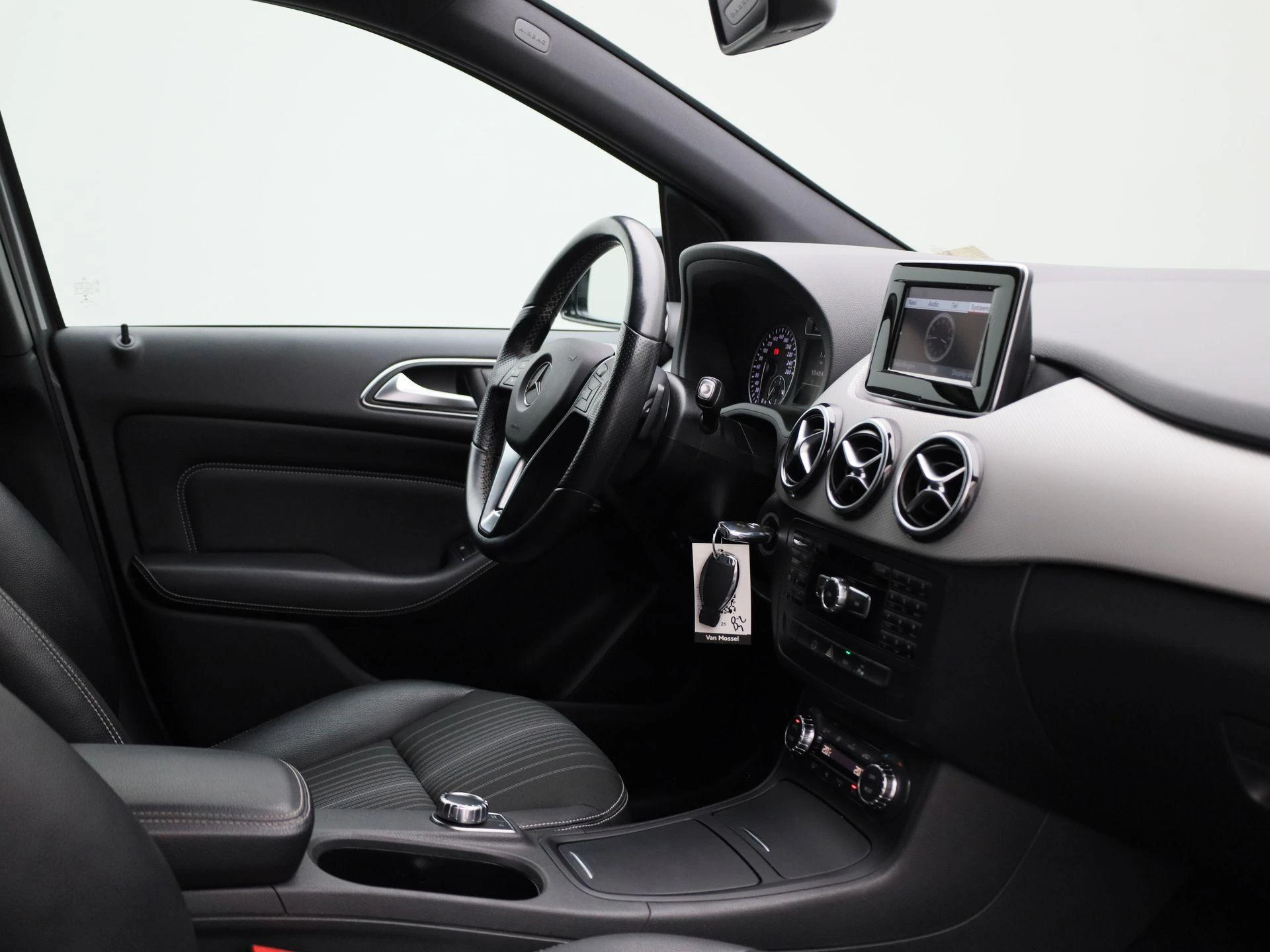 Mercedes-Benz-B-Klasse-image-30