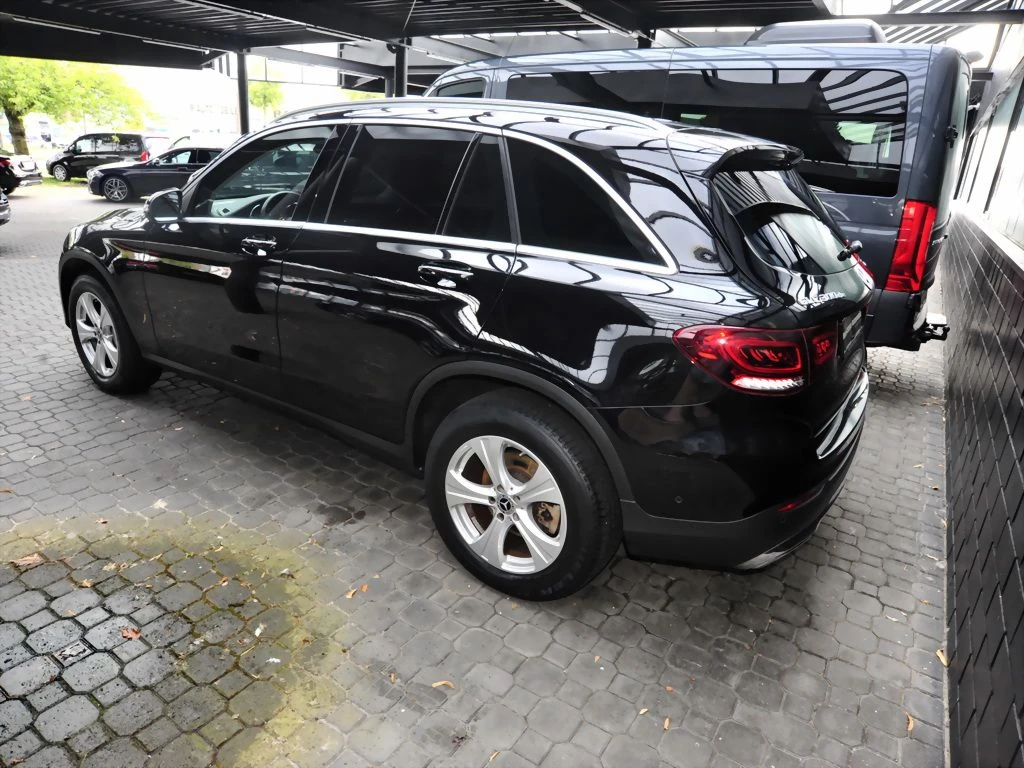 Mercedes-Benz-GLC 300 de-image-5