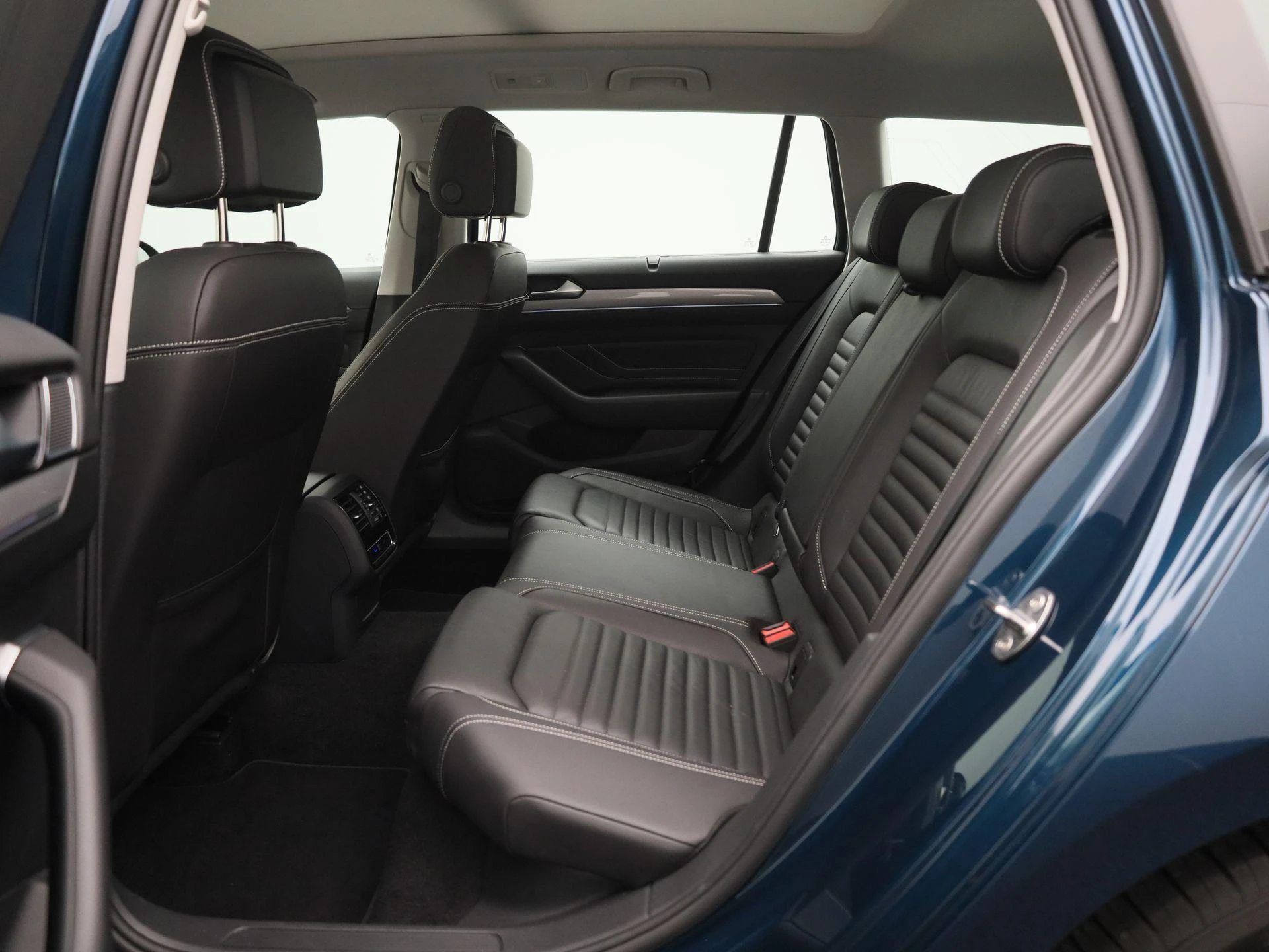Volkswagen-Passat-image-11