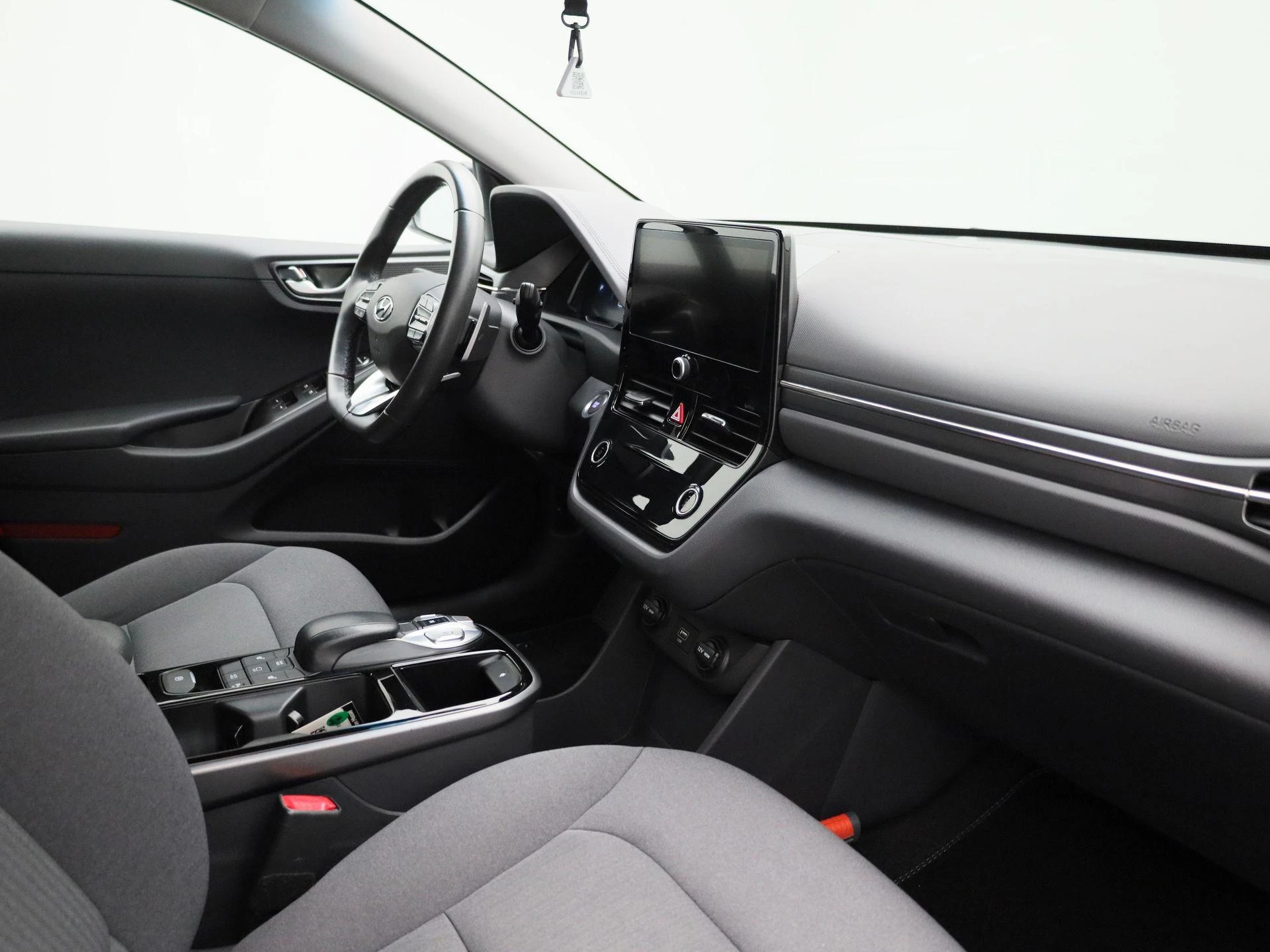 Hyundai-IONIQ-image-30