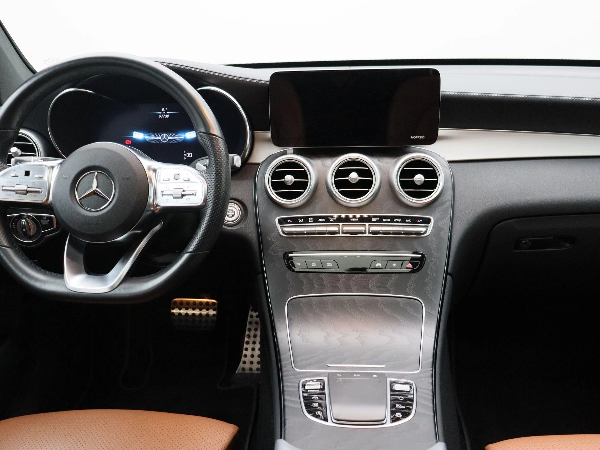 Mercedes-Benz GLC 200 d Coupé AMG LINE + LEDER + OPEN DAK + TREKHAAK + CARPLAY +