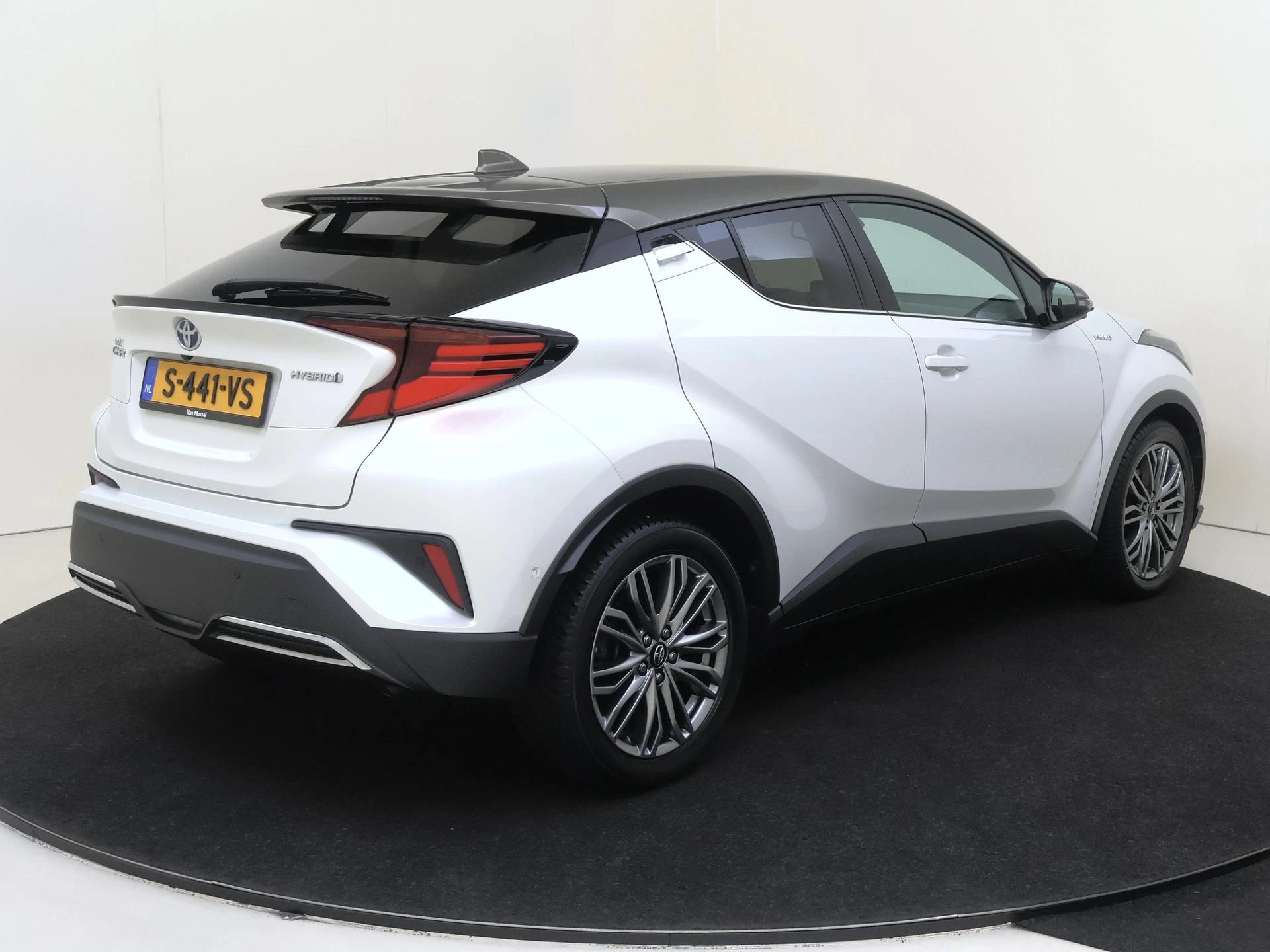 Toyota C-HR 2.0 Hybrid Executive AUTOMAAT