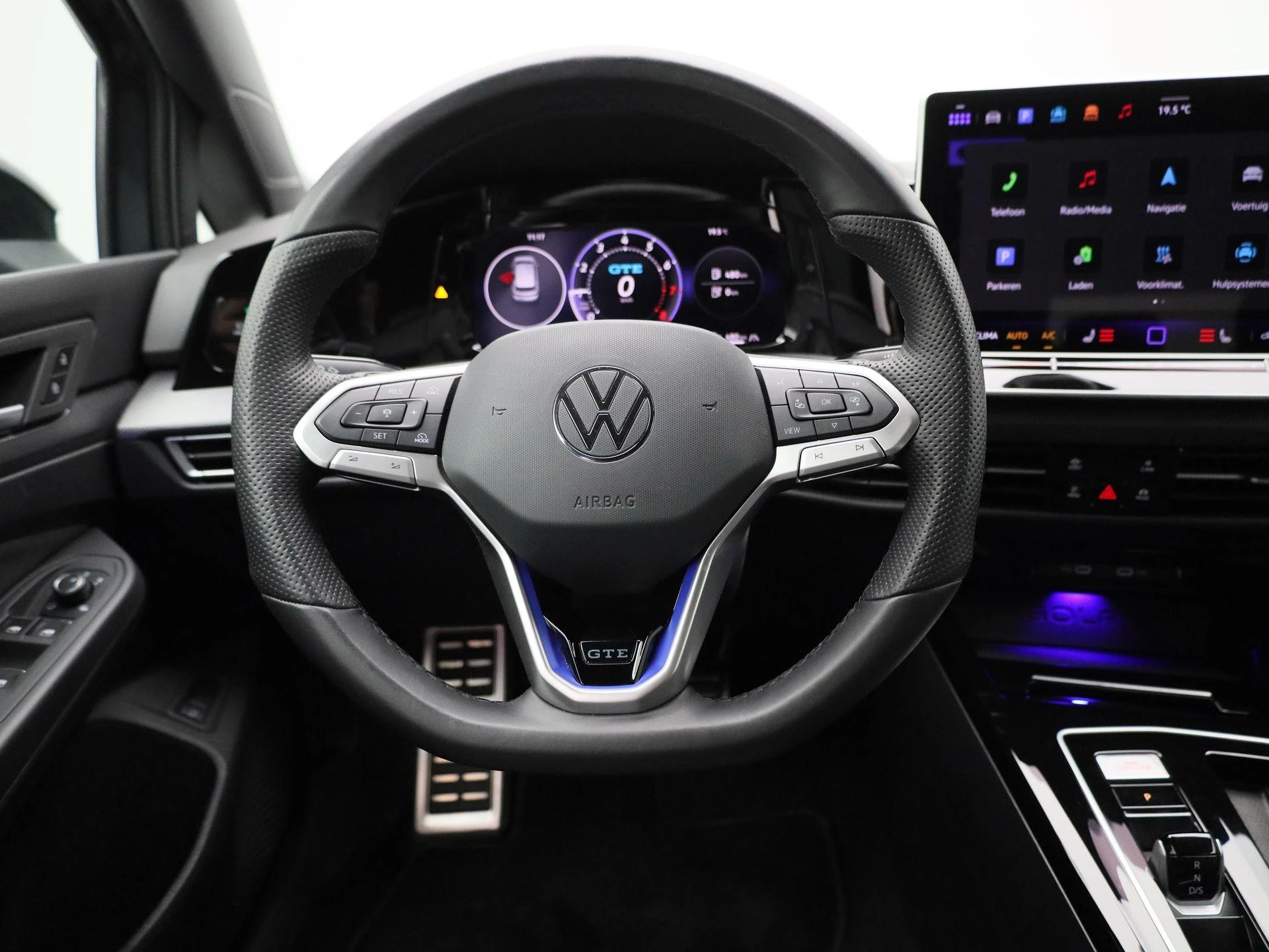 Volkswagen-Golf-image-6