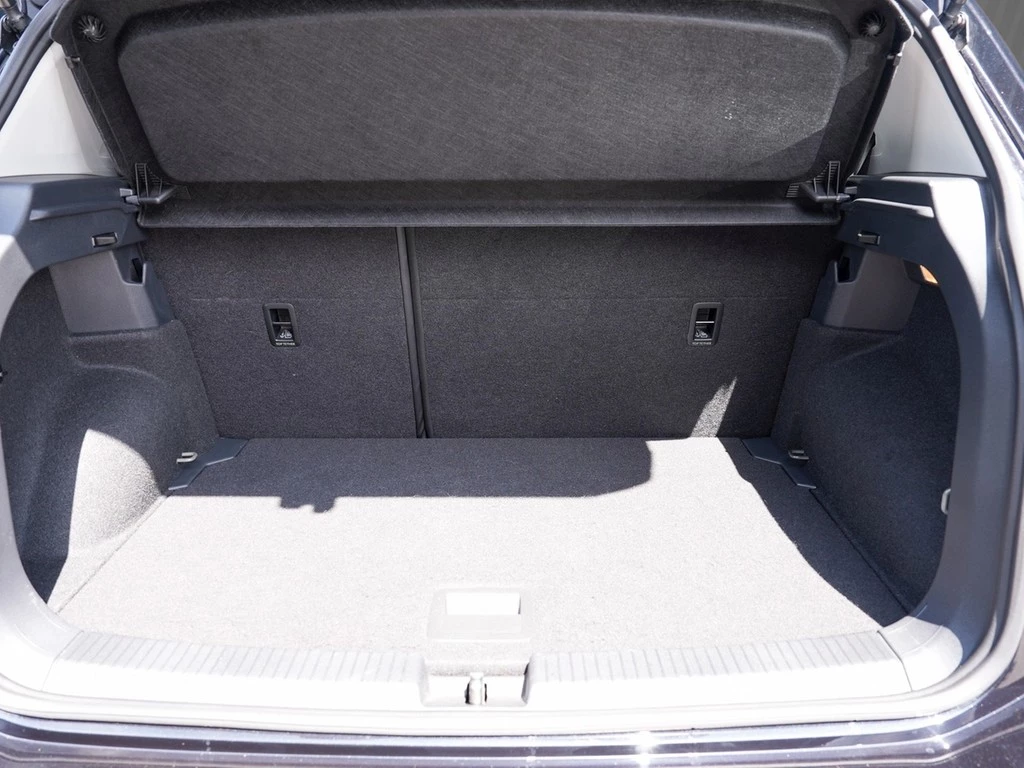 Volkswagen T-Cross 1,0 TSI Style,AHK,LED,Navi,ALU 18" Kamera,App Connect,ACC