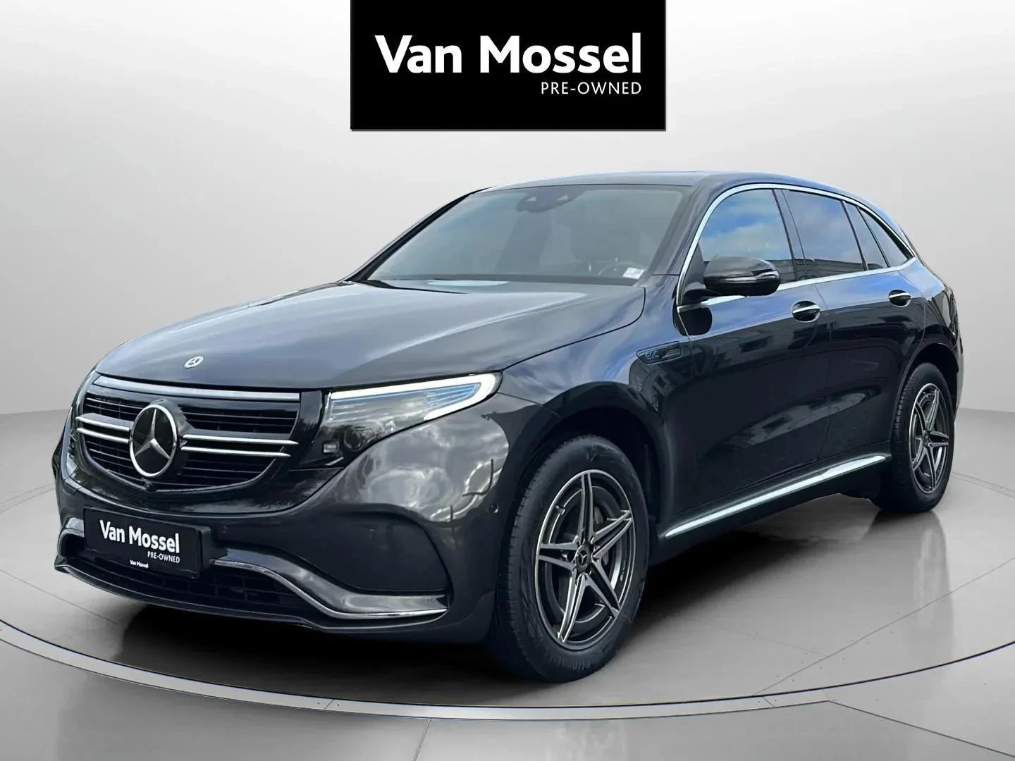 Mercedes-Benz-EQC-image-0