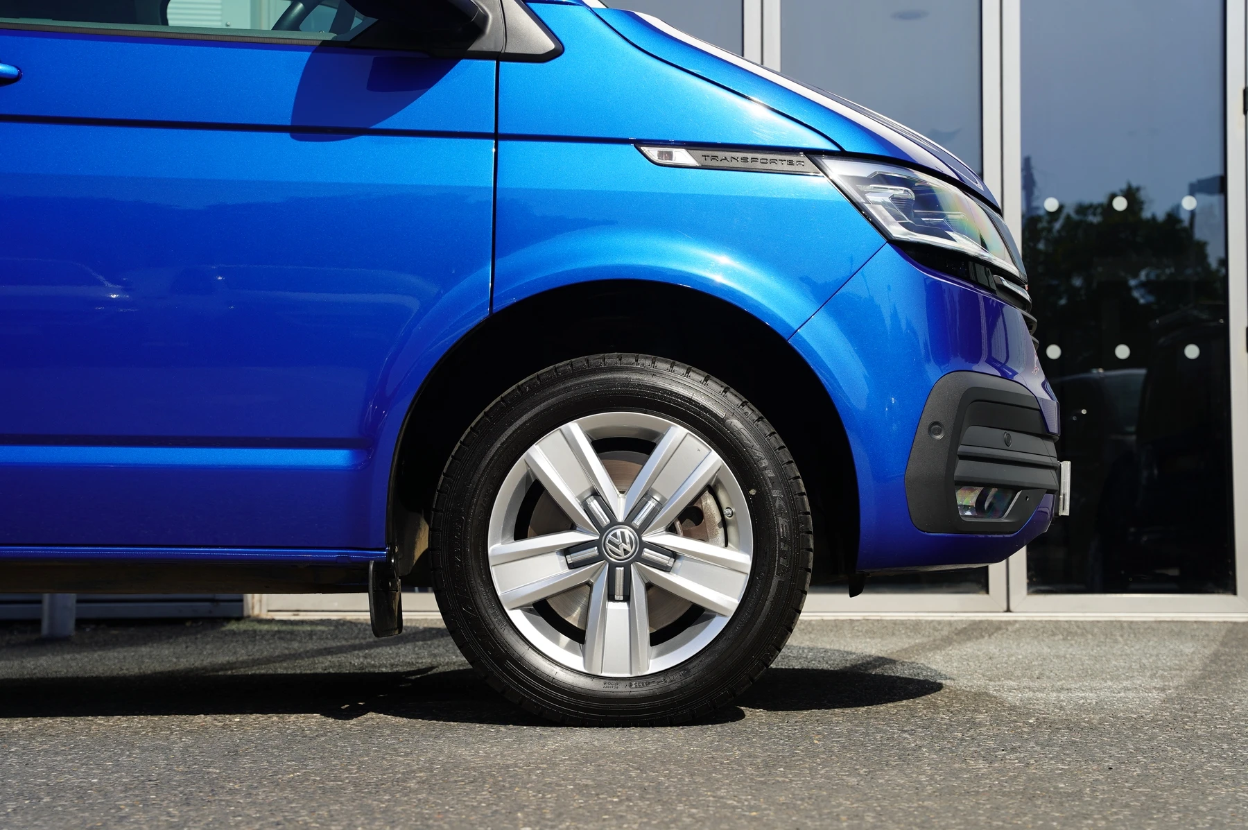 Volkswagen-Transporter-image-31