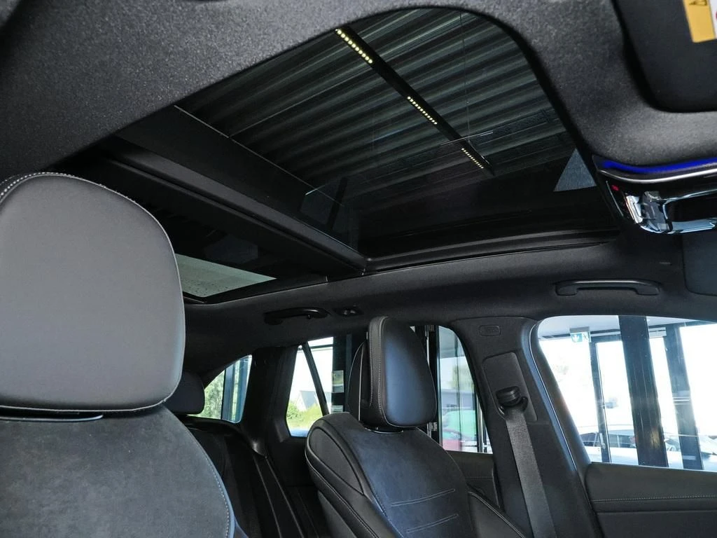 Mercedes-Benz-GLC 300 de-image-14