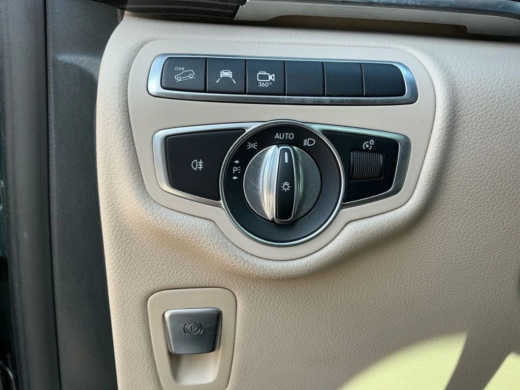 Mercedes-Benz-V-Klasse 300-image-14