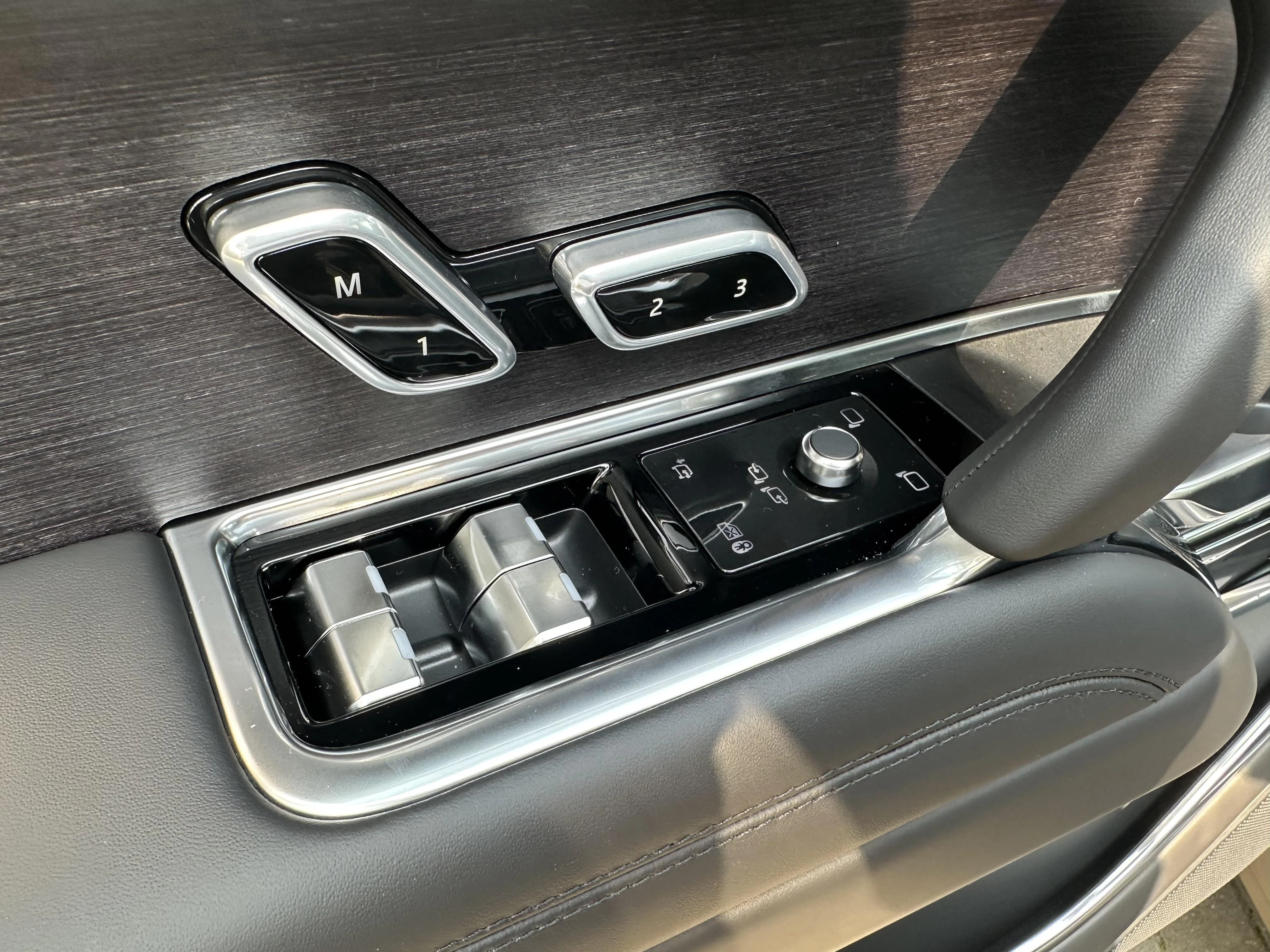 Land Rover-Range Rover-image-34