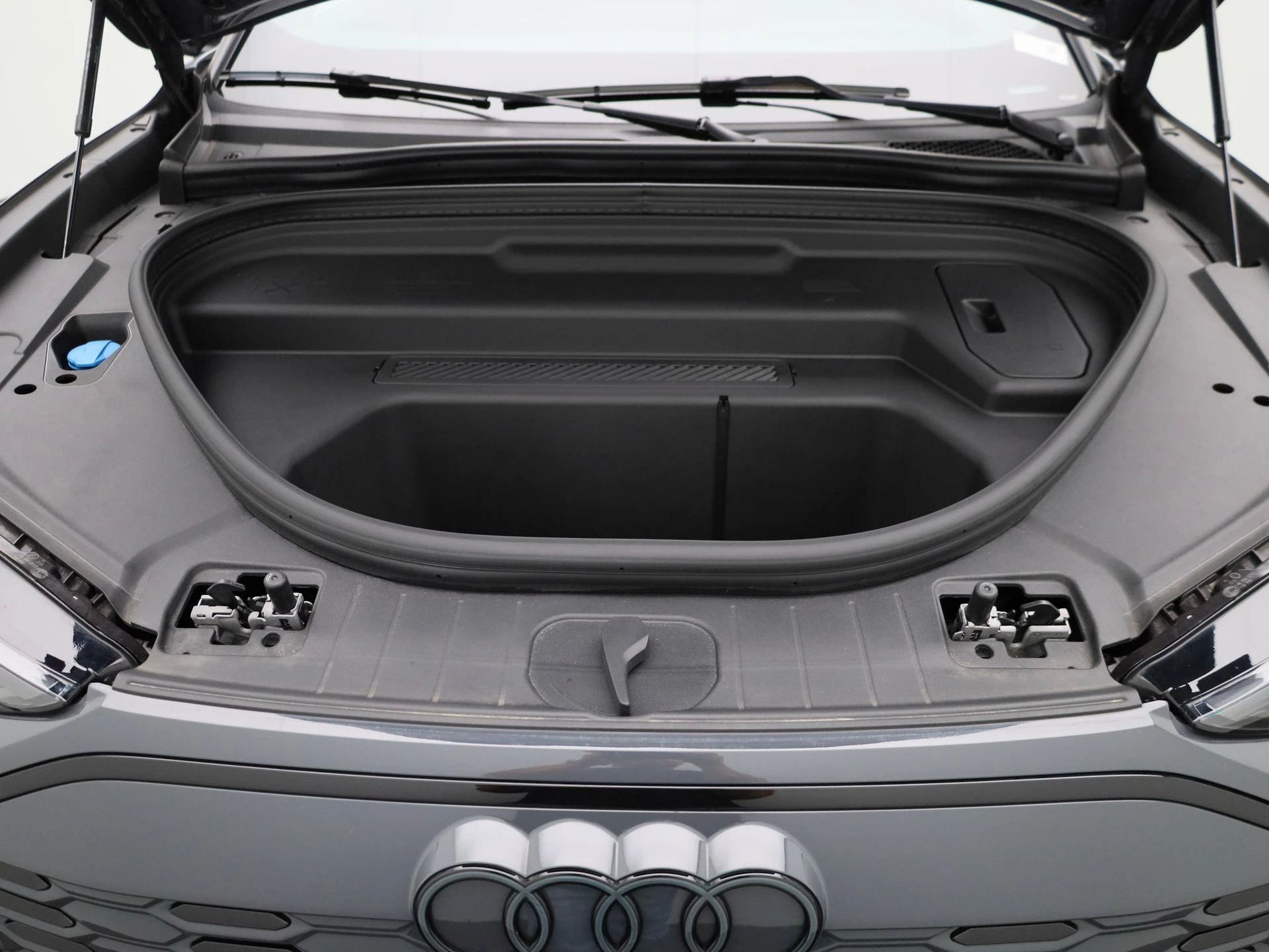 Audi-Q6 e-tron-image-41