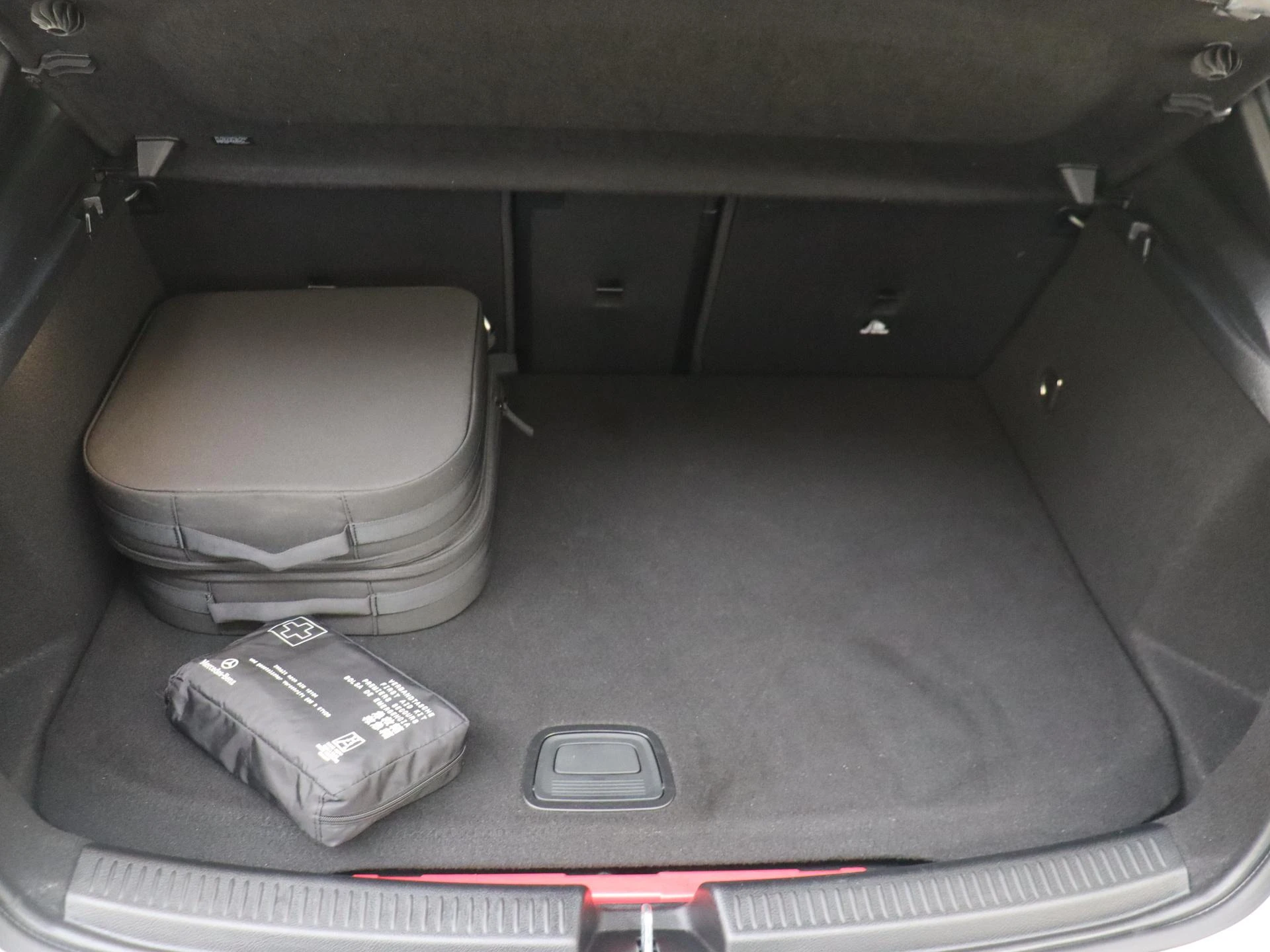 Mercedes-Benz A-Klasse 250 e Business Solution AMG