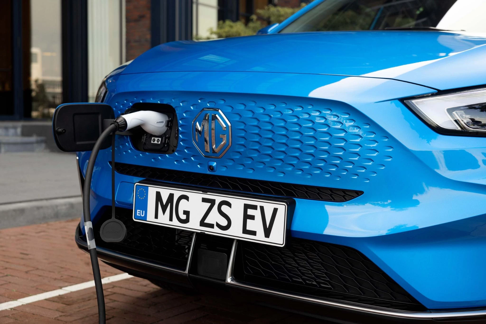 MG ZS Long Range 72 kWh Luxury (11kW OBC)